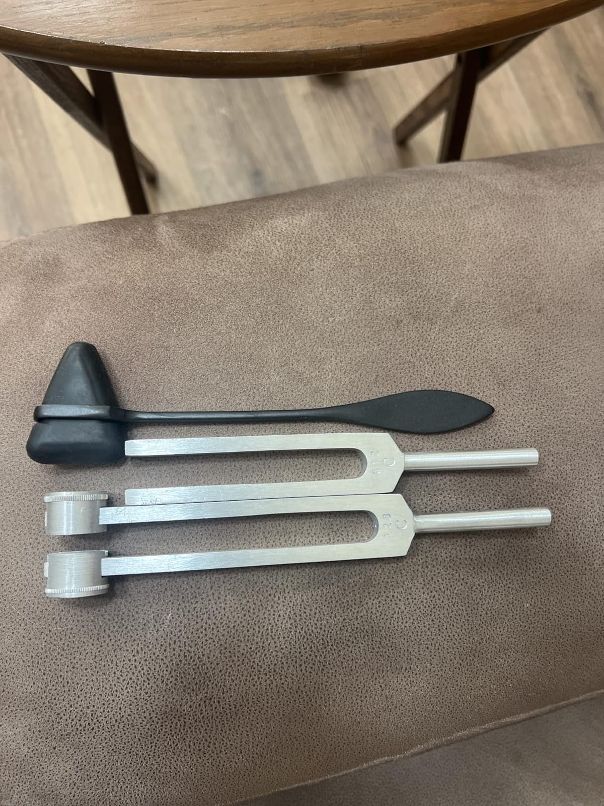 SURGICAL ONLINE Set of 3 Pcs Aluminum Sensory Tuning Forks C 128 512 + Taylor Percussion Hammer Mallet, Superior Diagnostic Kit customer photo 1