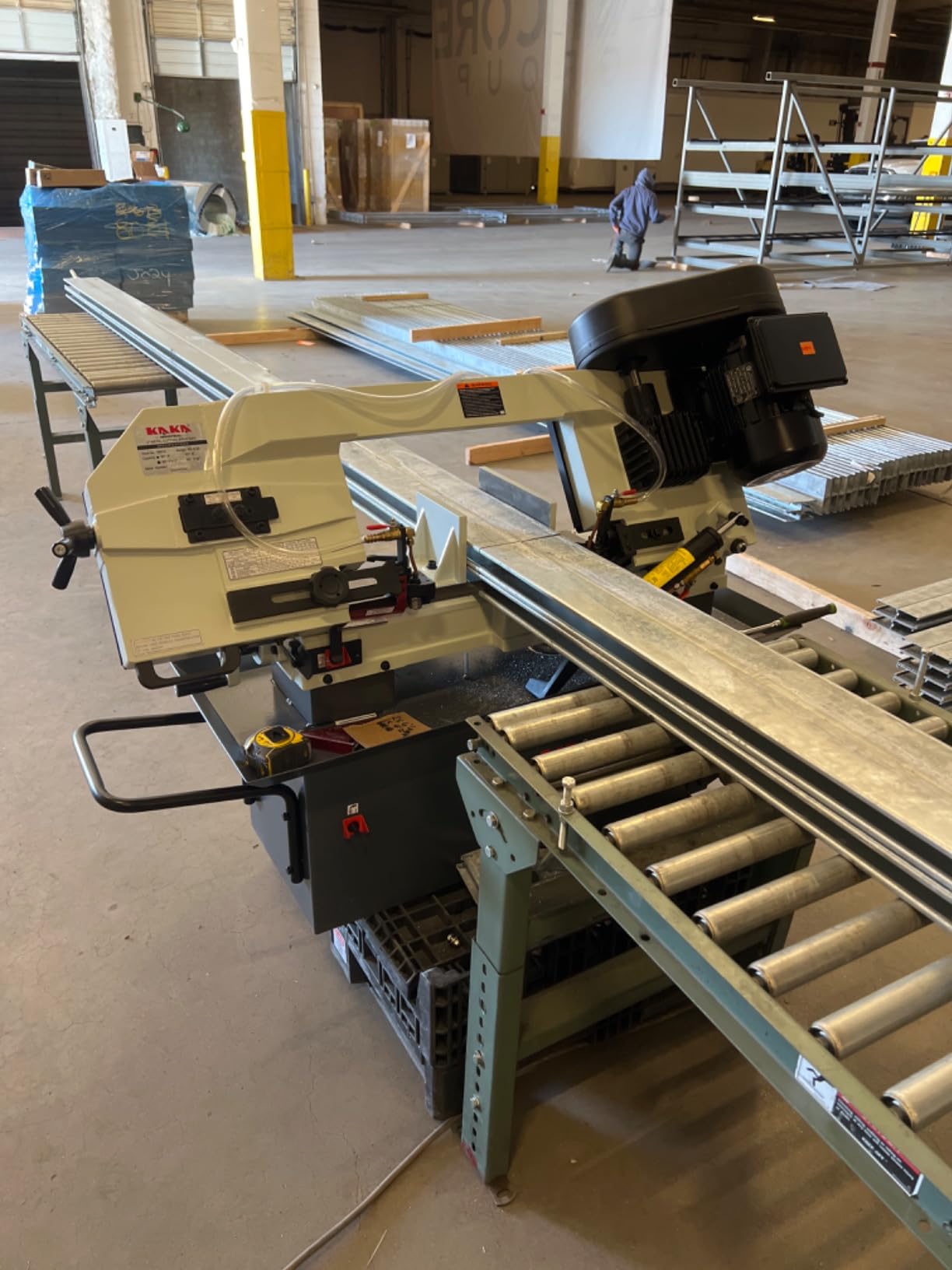 Metal Cutting Band Saw, 9 in Round KAKA INDUSTRIAL BS-912B | 7 x 12 in rectangular capacity and 115V motor Hydraulic downfeed with four blade speeds customer photo 1