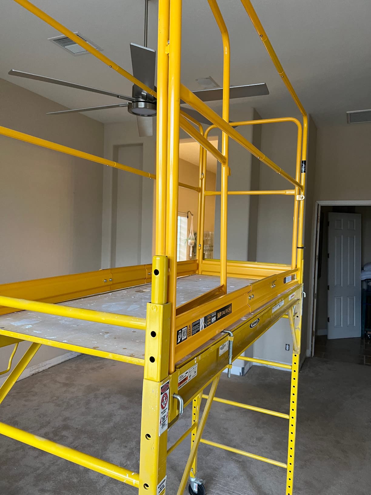 Metaltech 6-Foot Baker-Style Scaffolding Guardrail System with Gates | Heavy-Duty Steel Safety Rail Set with 4 Gravity Locks | Yellow Powder-Coat Finish, | Model I-CISGRJP customer photo 1