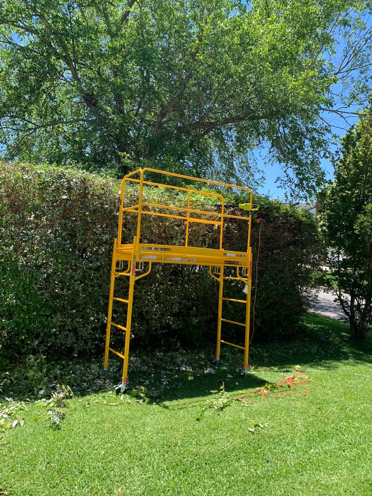 Metaltech 6-Foot Baker-Style Scaffolding Guardrail System with Gates | Heavy-Duty Steel Safety Rail Set with 4 Gravity Locks | Yellow Powder-Coat Finish, | Model I-CISGRJP customer photo 2