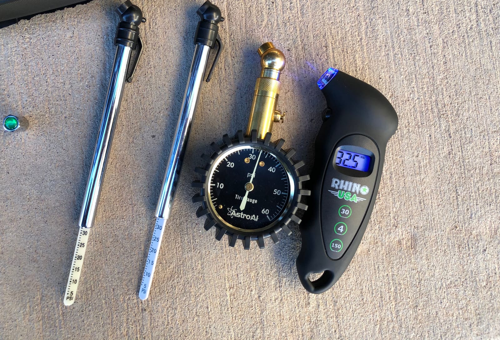 Rhino USA Digital Tire Pressure Gauge (150 PSI) - LCD Backlit Display | 4 Pressure Ranges, Ergonomic Design with Lighted Nozzle. Certified Accurate Readings for Car, Truck & Motorcycle. Green customer photo 2