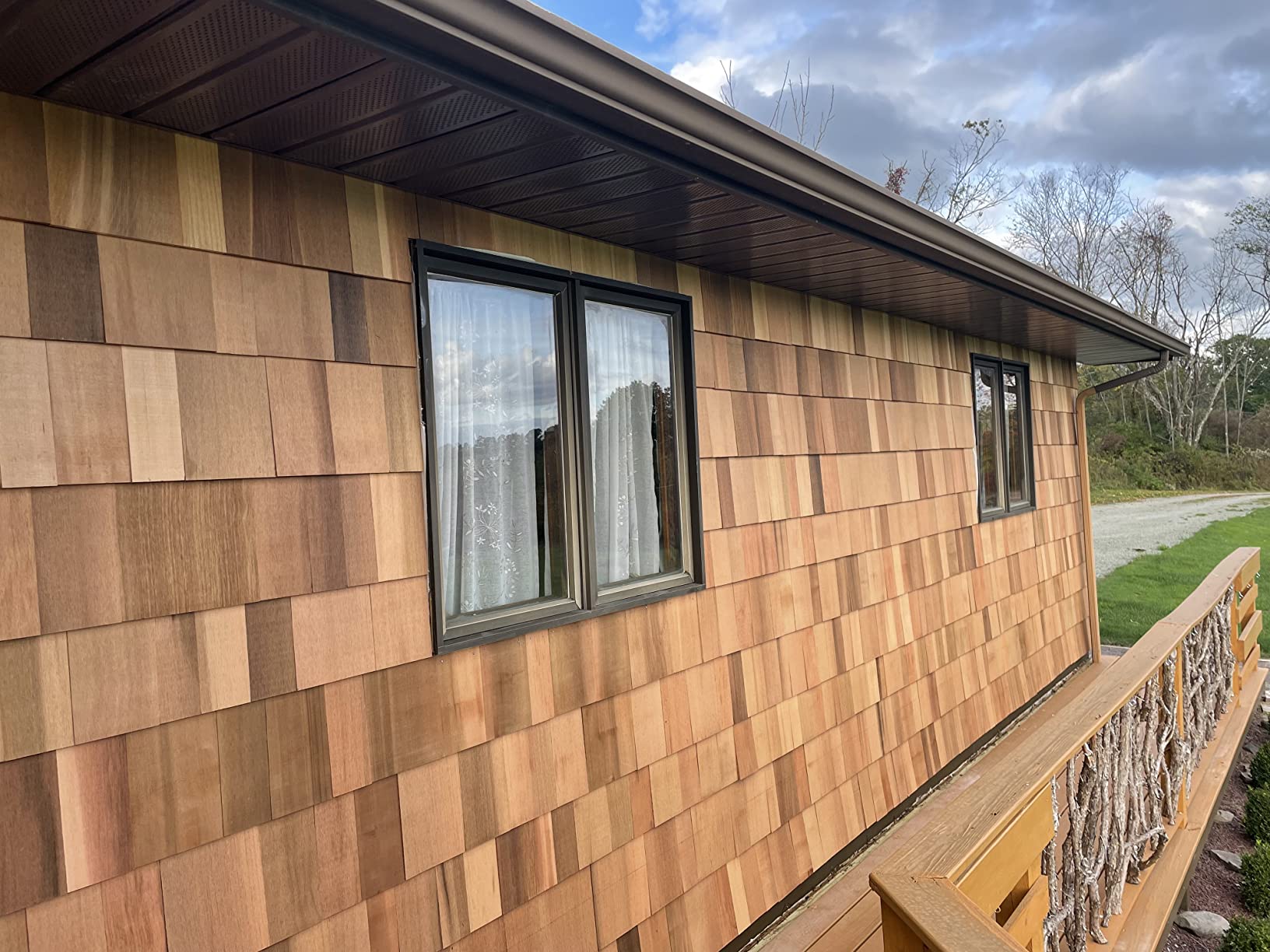 18 Inch Rebutted and Rejointed (R&R) Sanded Cedar Sidewall Shingles Primed 1/2 Square Carton customer photo 2