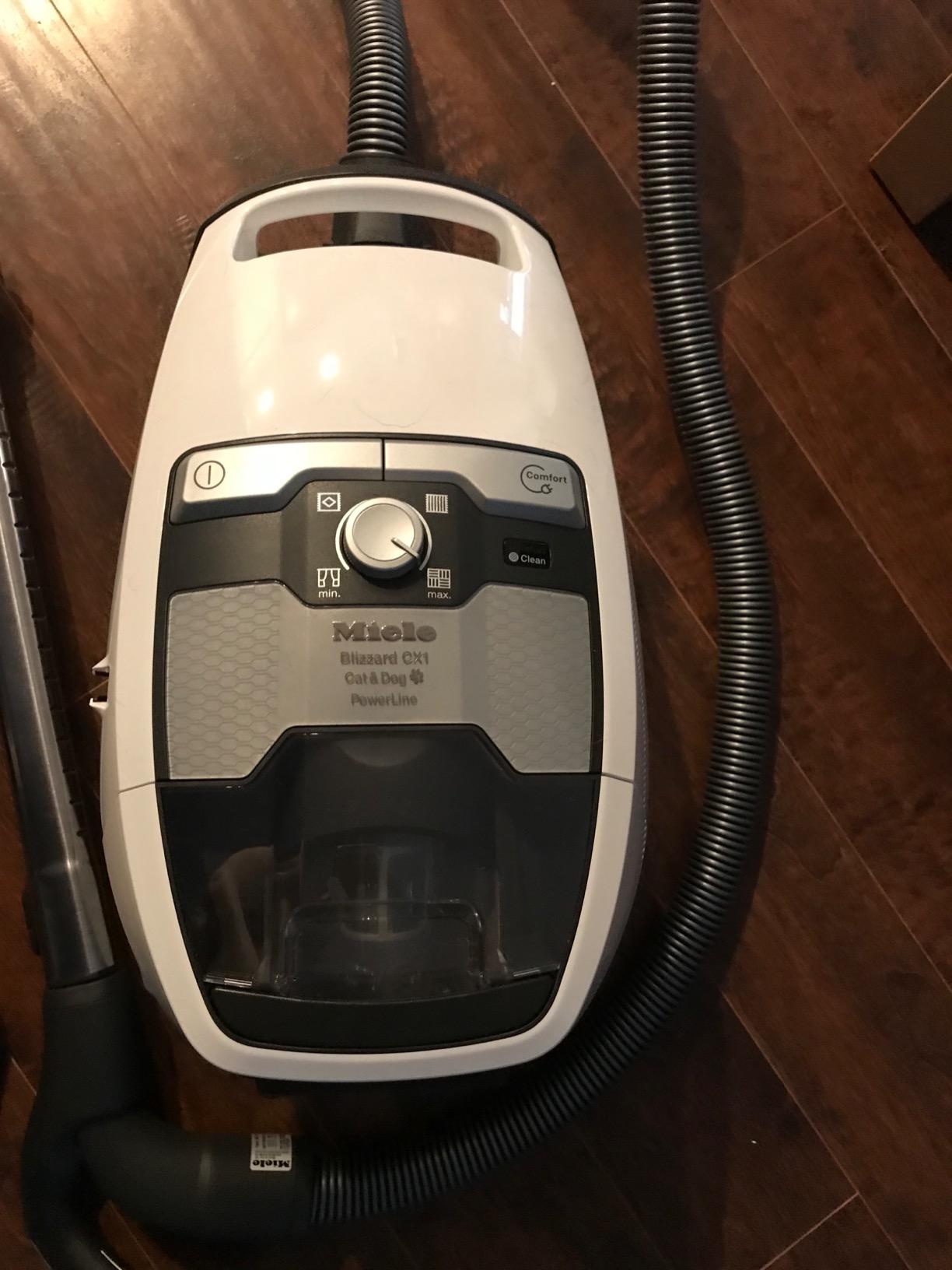Miele Blizzard CX1 Cat & Dog Bagless Canister for Deep Carpet Cleaning customer photo 1