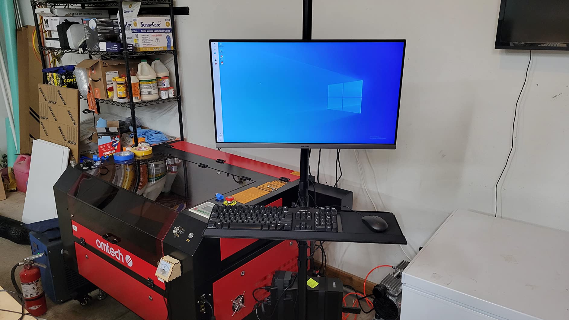 Mount-It! Rolling Computer Cart on Wheels, Mobile Desk Workstation with Monitor Mount for up to 32
