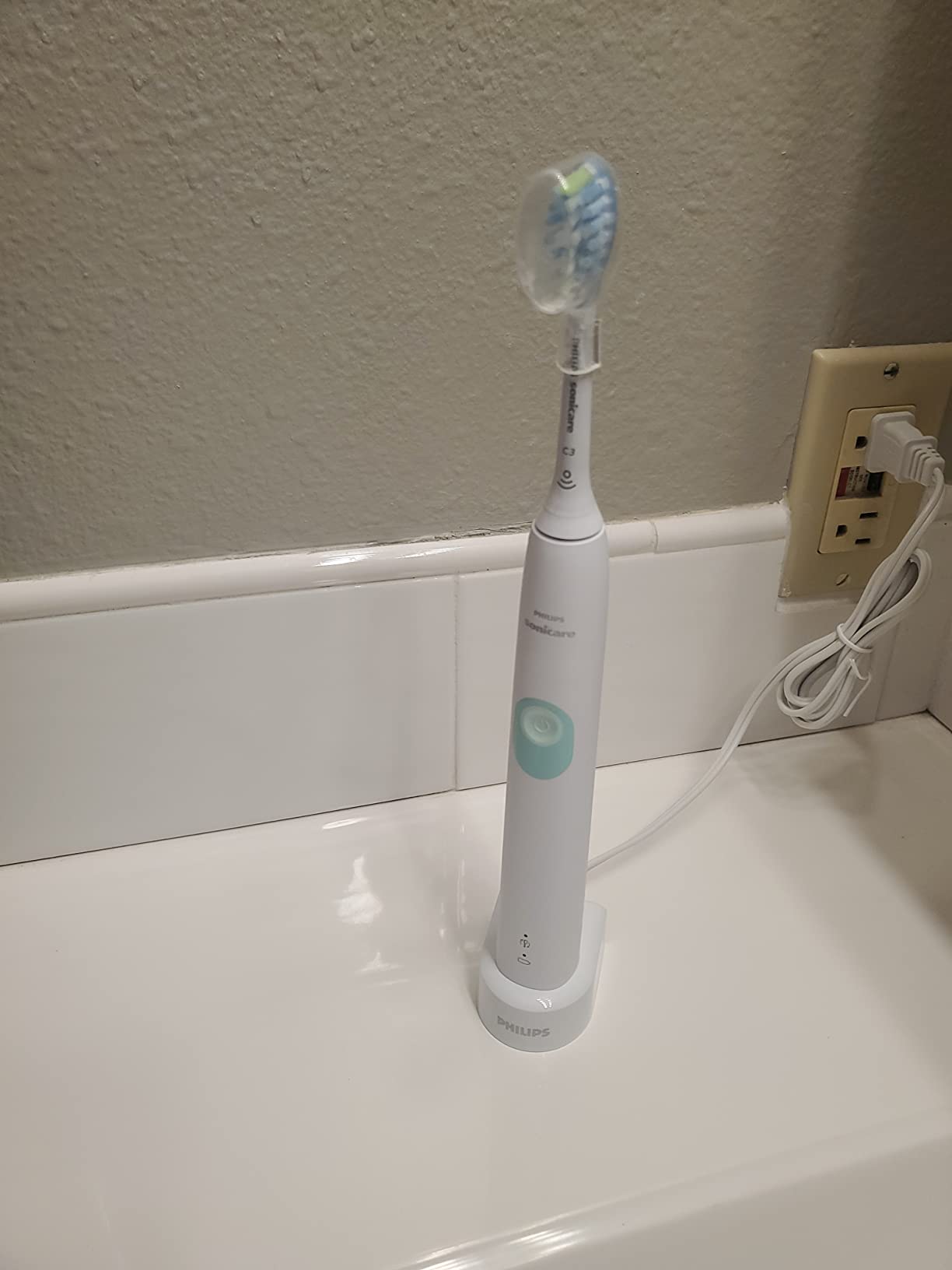 Phillips Sonicare Sonicare ProtectiveClean Removes up to 7x More Plaque, Long lasting 4 day Battery Life Rechargeable Electric Toothbrush, White/Grey customer photo 2