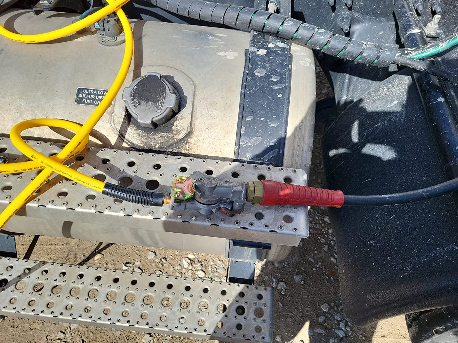 Truck Inflator Kit, 3/8''x50ft Hybrid Air Hose with 1/4''MNPT Endings, Universal Glad Hand & Chuck customer photo 2