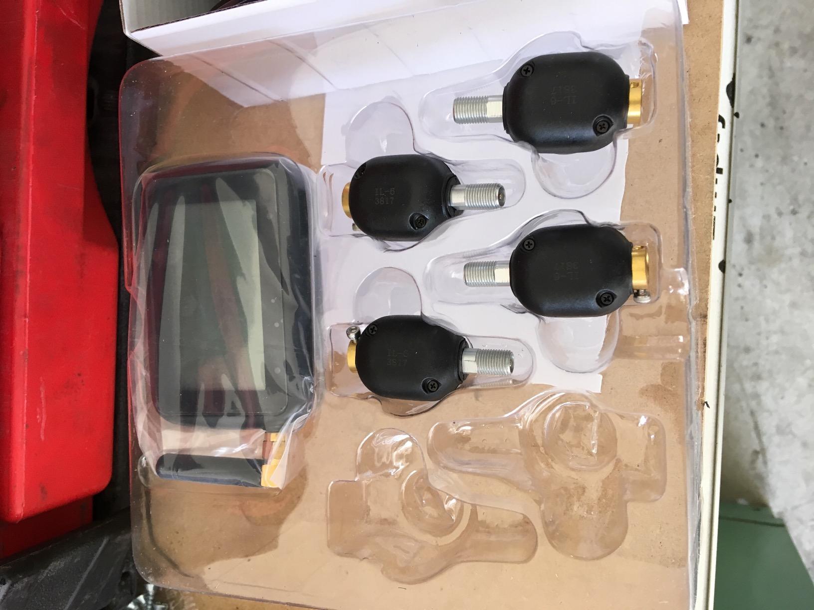 TST 507 Series TPMS - RV Tire Pressure Monitoring System with 8 Flow Thru Sensors & Color Display Monitor for Travel Trailers, Campers and Motorhomes (Metal Valve Stems Required for Flow Thru) customer photo 1
