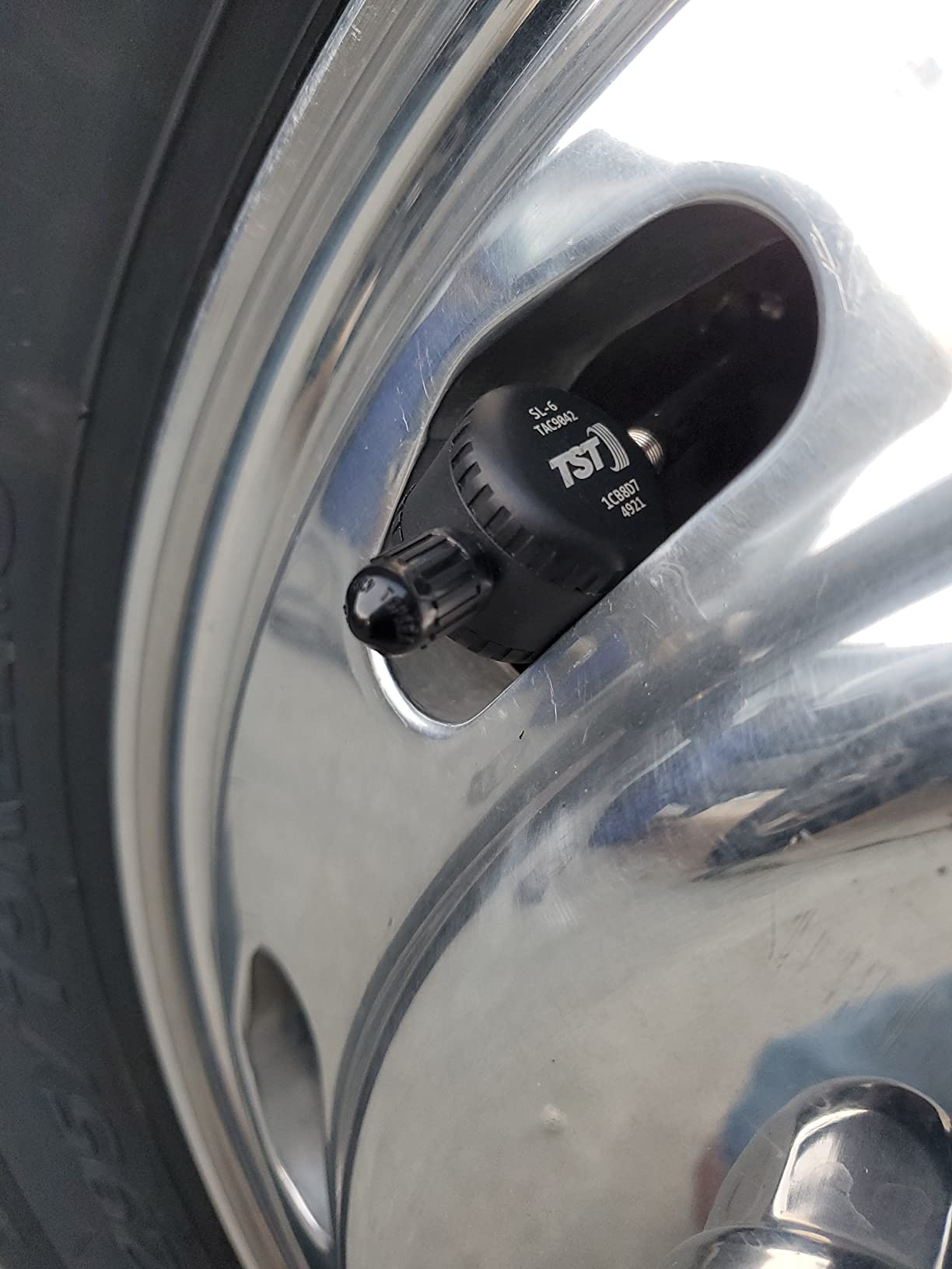 TST 507 Series TPMS - RV Tire Pressure Monitoring System with 8 Flow Thru Sensors & Color Display Monitor for Travel Trailers, Campers and Motorhomes (Metal Valve Stems Required for Flow Thru) customer photo 2