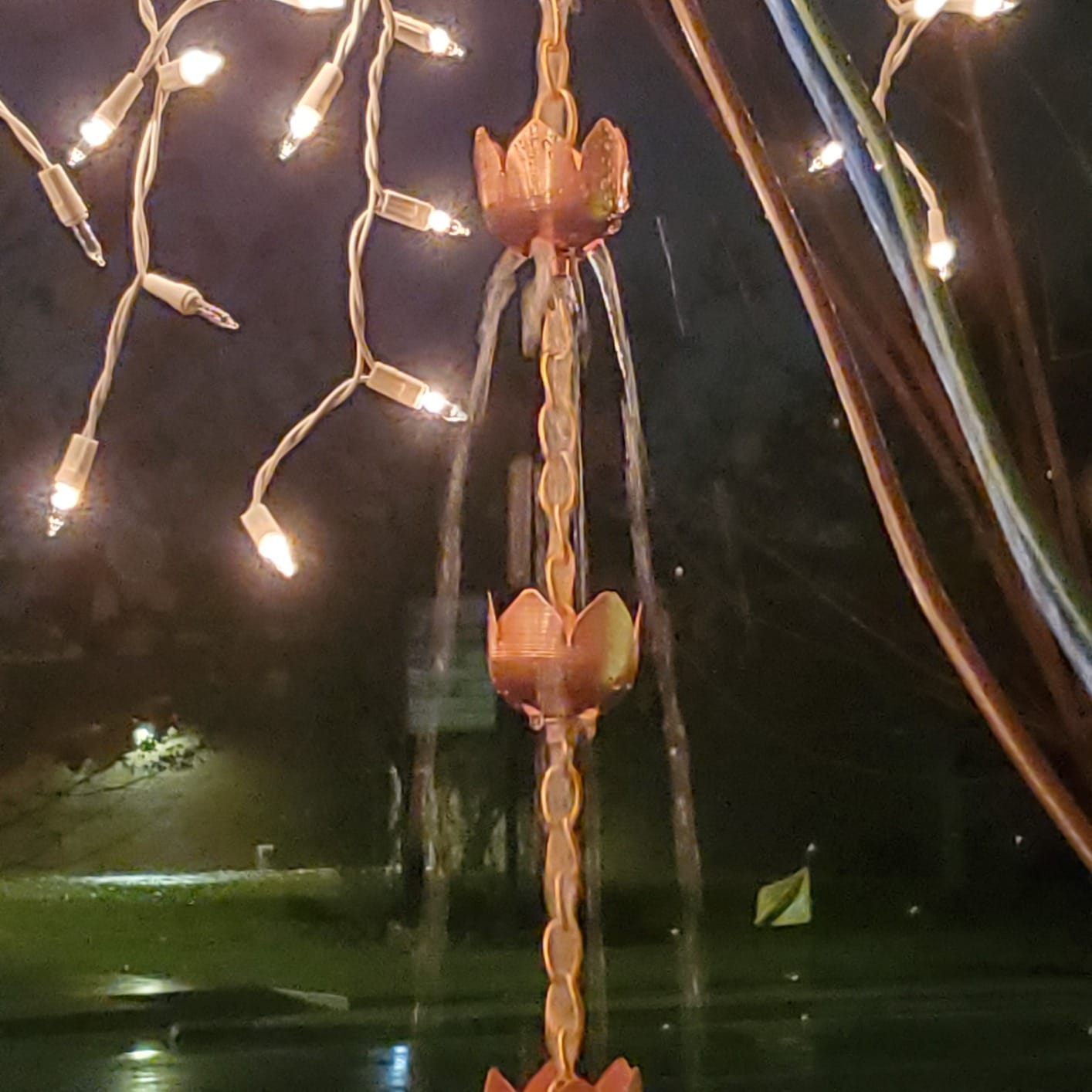 Topadorn Copper Rain Chain for Gutters, 8.5 FT Solid Copper, 11 Lotus Cups customer photo 1