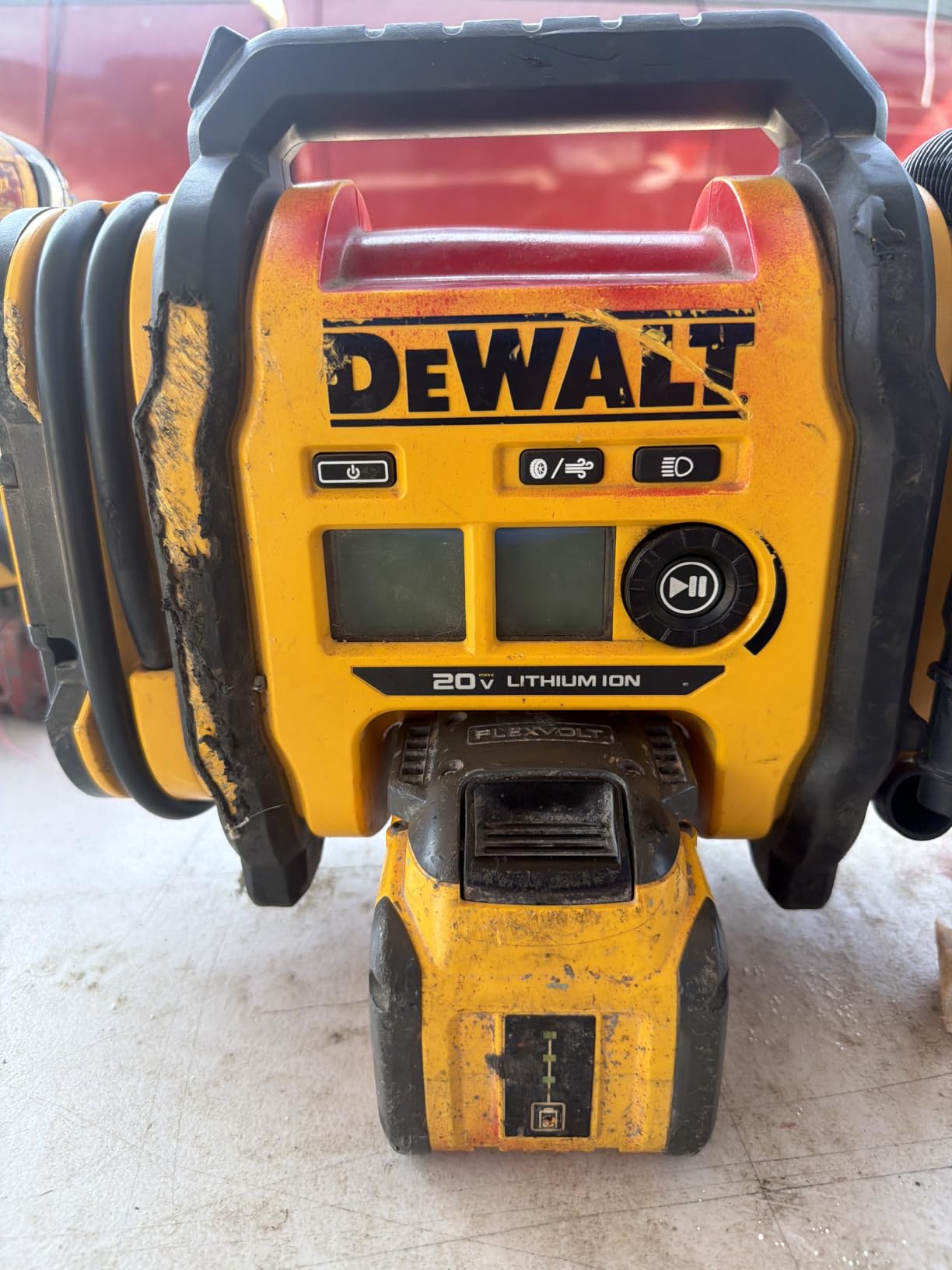 DEWALT Tire Inflator Portable Air Compressor 20V MAX, Car Air Pump with Automatic Shut Off, LED Light, Tool Only (DCC020IB) customer photo 2
