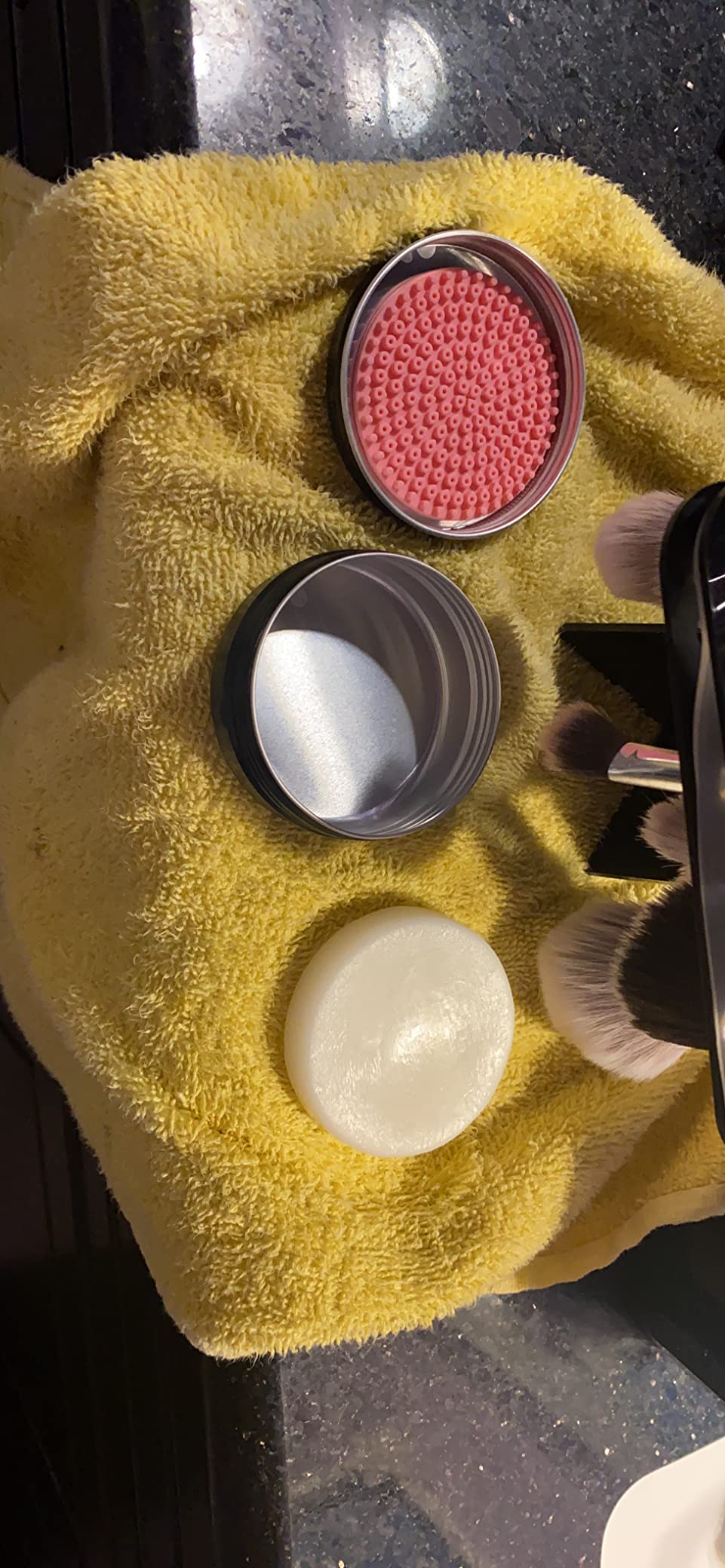 DUcare Makeup Brush Cleaner Makeup Brushes Solid Soap Cleanser with Color Removal Sponge Brush Cleaning Mat, Silicone Makeup Cleaning Cosmetic Cleaner Blenders Shampoo Removes Shadow Color customer photo 2