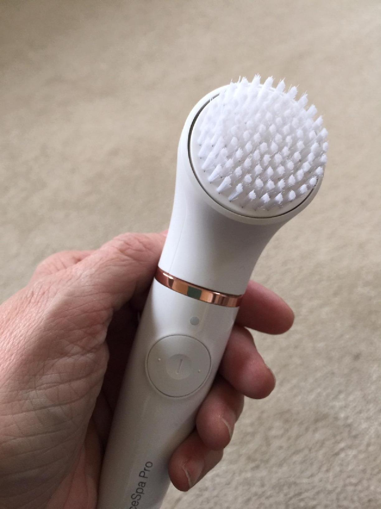 Braun Face Epilator Facespa Pro 911, Facial Hair Removal for Women, Hair Removal Device, 3-in-1 Epilating, Cleansing Brush and Skin Toning with 3 Extras customer photo 1