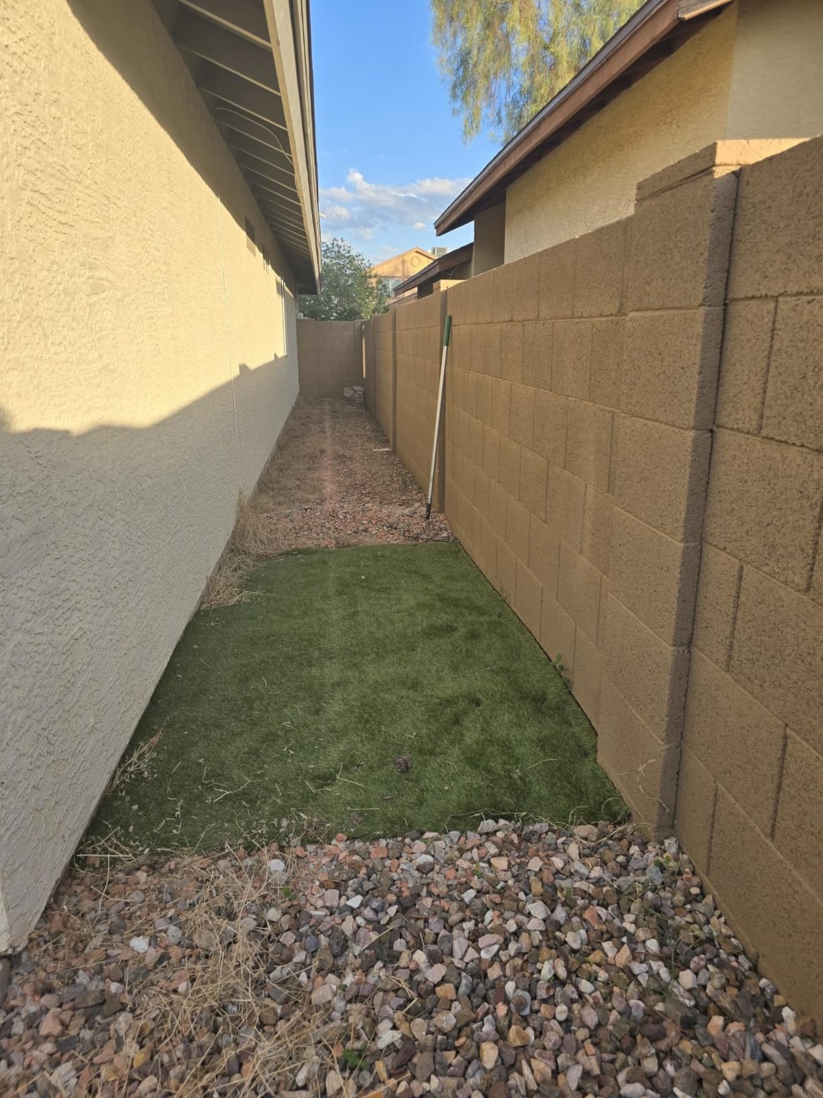 Petgrow 1.38Inch Realistic Artificial Grass Turf-5FTX10FT,Custom Size customer photo 1