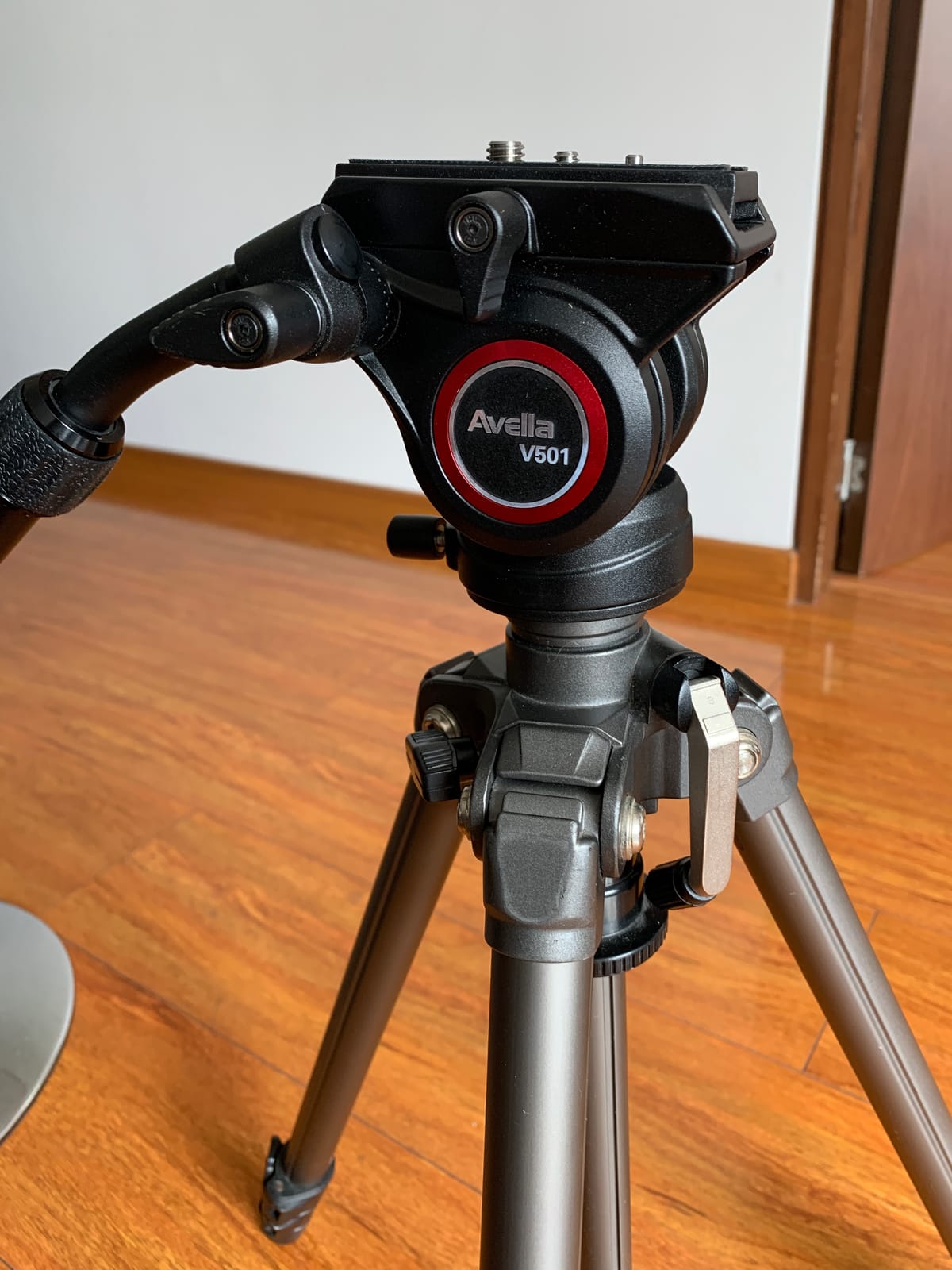 Avella V501 Video Tripod Fluid Head with Quick Release Plate customer photo 2