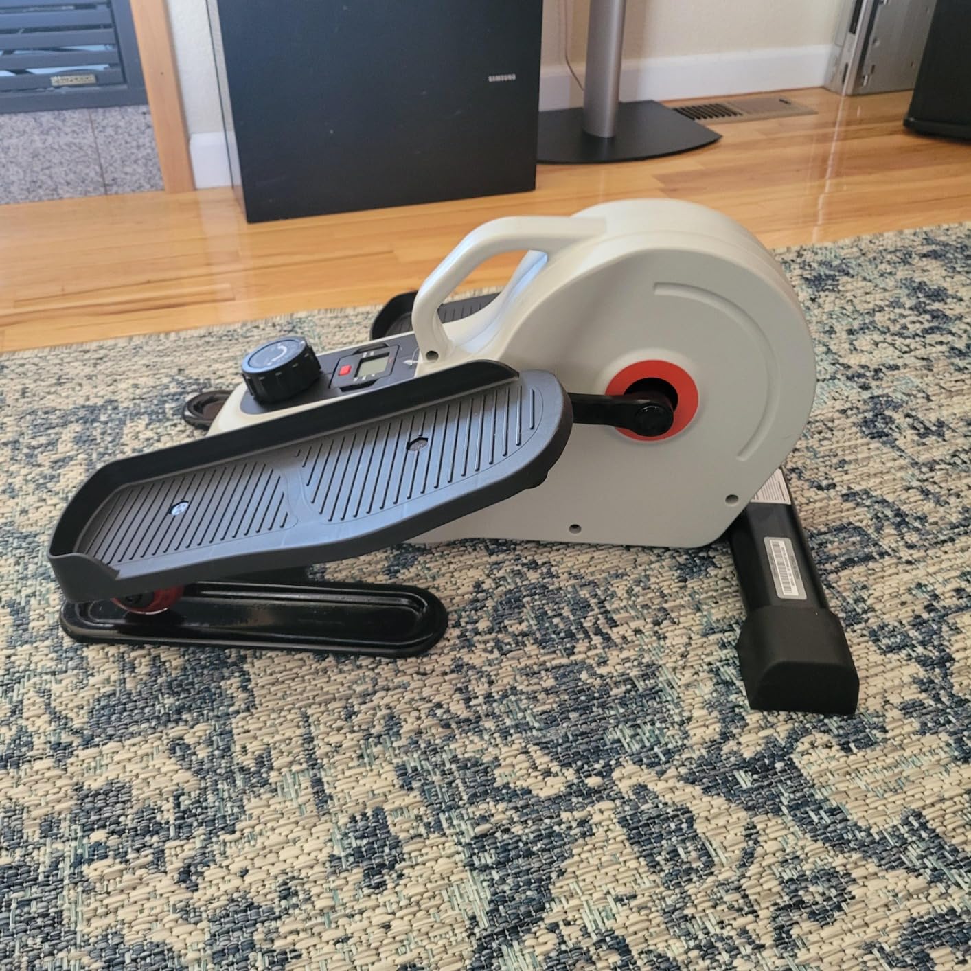 Sunny Health & Fitness Under Desk Pedal Elliptical Machine Leg Exerciser customer photo 2