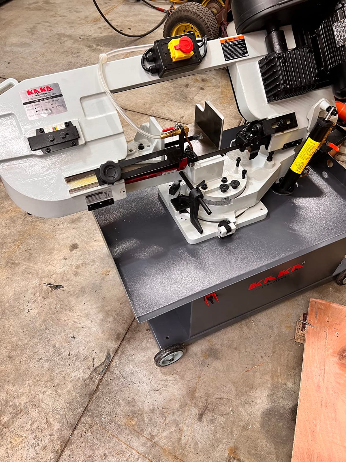 KAKA INDUSTRIAL BS-712R Metal Band Saw, 7 x 8.25 in Swivel Bow | 115V/230V 1PH, 4 speeds, hydraulic feed and coolant customer photo 1