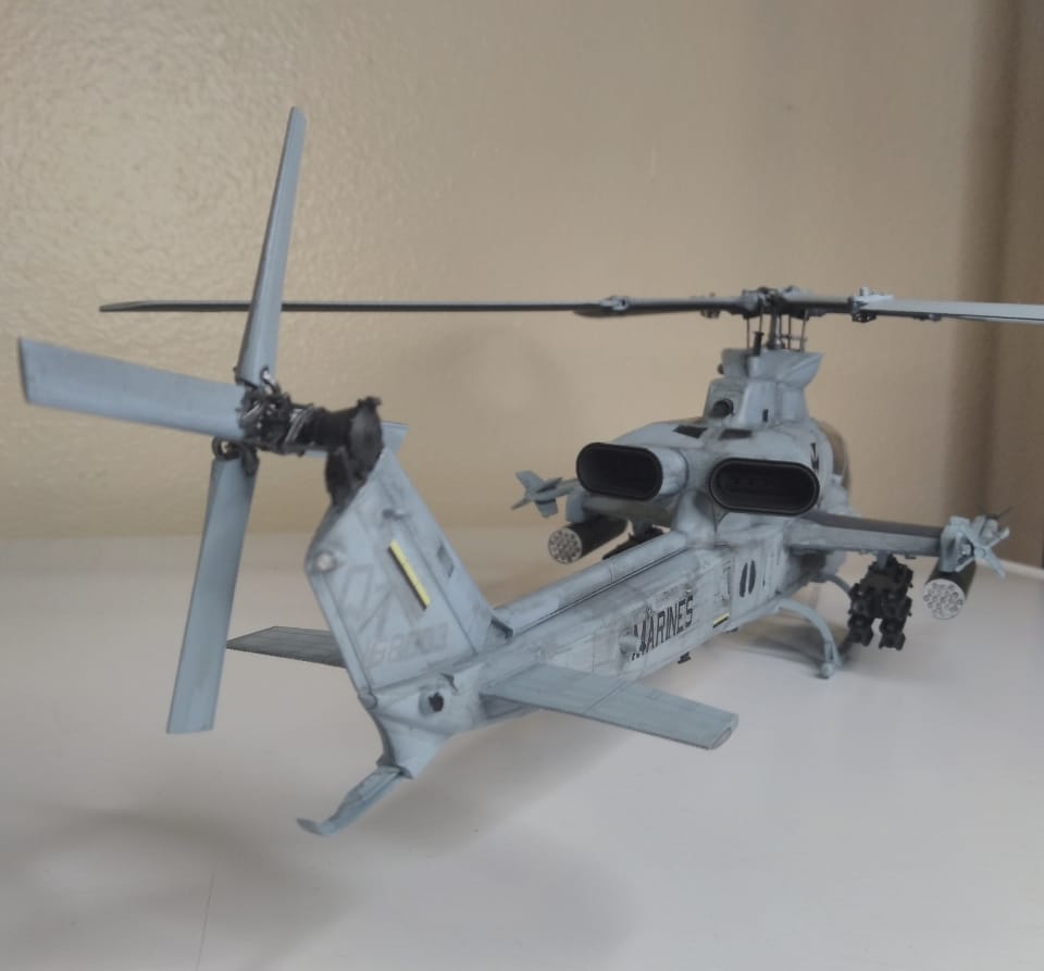 ACA12127 1:35 Academy USMC AH-1Z Cobra 'Shark Mouth' Model Building KIT customer photo 1