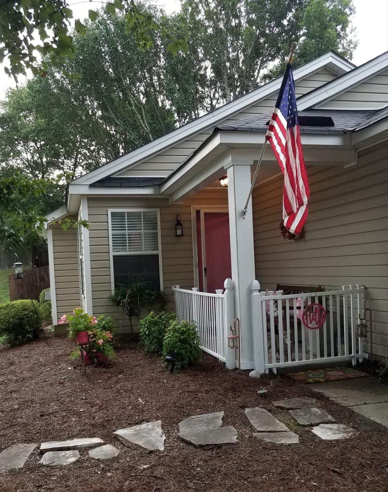 Zippity Baskenridge Picket Gate, White Vinyl DIY No Dig Kit customer photo 2