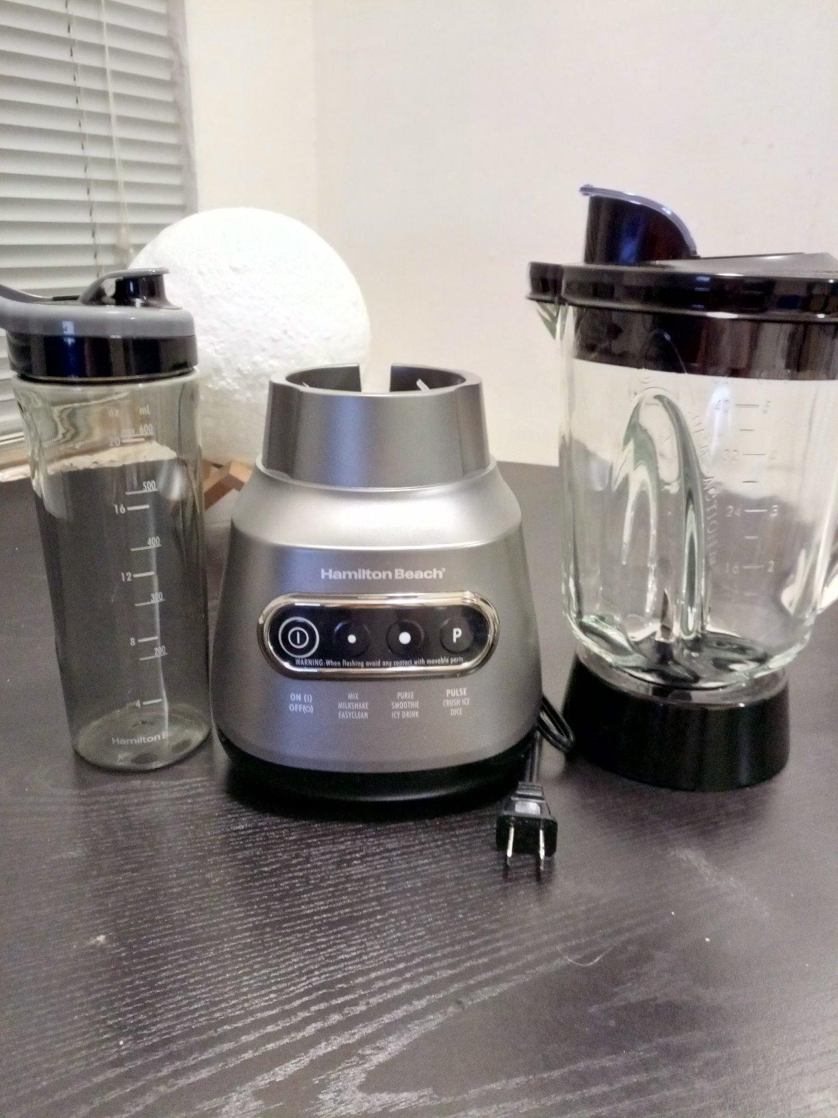Hamilton Beach Quiet Blender for Smoothies With Wave Action System | 40oz Glass Jar + 20oz Personal Blender Jar | Quiet Design | Stainless Steel Sabre Blades | 800 Watts | Silver | 58181J customer photo 2