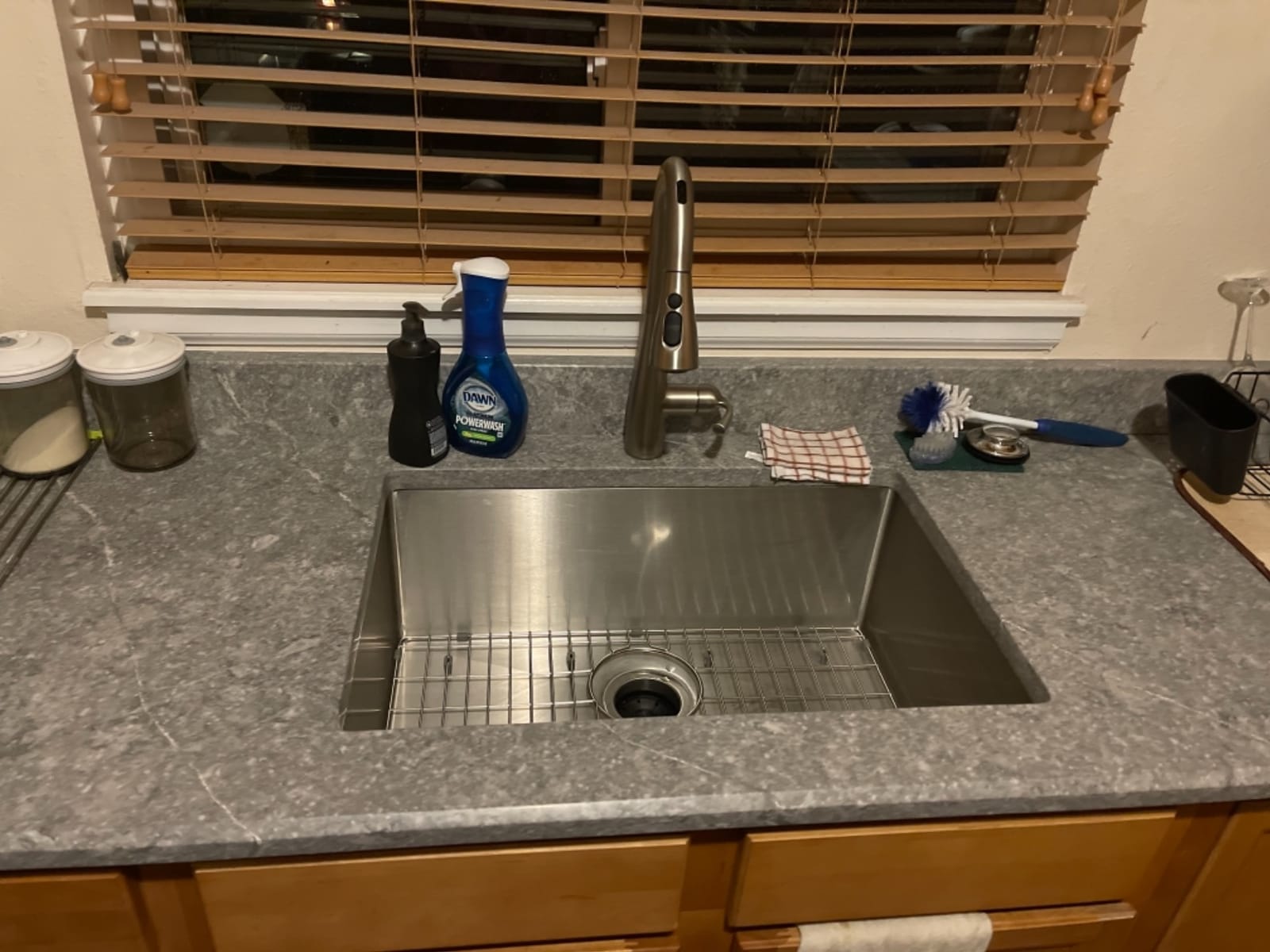 Ruvati 33-in 16-Gauge Tight-Radius Undermount Kitchen Sink - RVH7433 customer photo 1