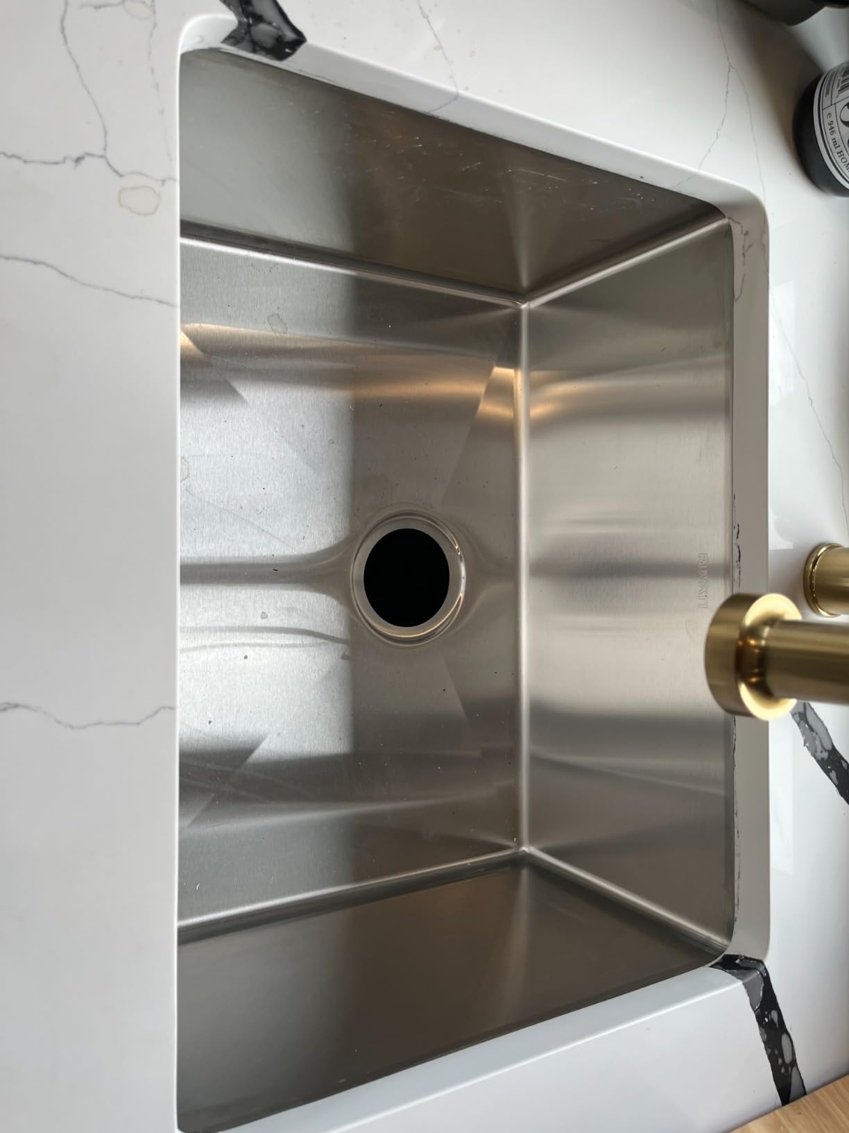 Ruvati 33-in 16-Gauge Tight-Radius Undermount Kitchen Sink - RVH7433 customer photo 2