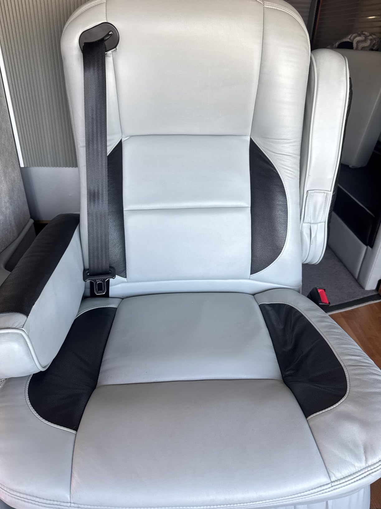 P & S PROFESSIONAL DETAIL PRODUCTS Xpress Interior Cleaner – Safe for Leather, Vinyl, Plastic & More, Removes Dirt, Grease & Oil, No Residue, Fresh Scent, No Dilution Needed - 16 Oz. customer photo 1