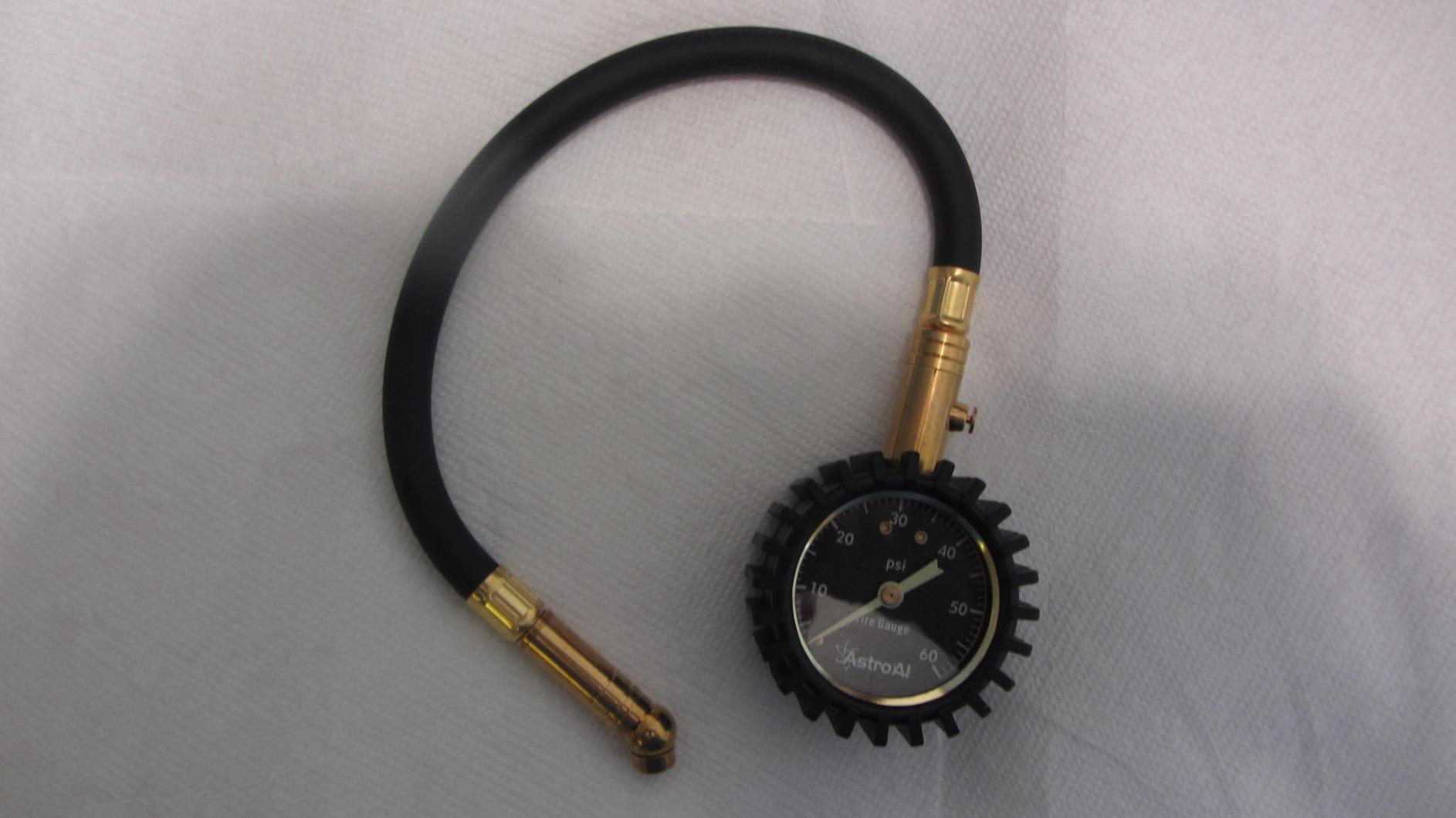 AstroAI Tire Pressure Gauge 0-60 PSI, Large Glow Dial for Car, SUV customer photo 2