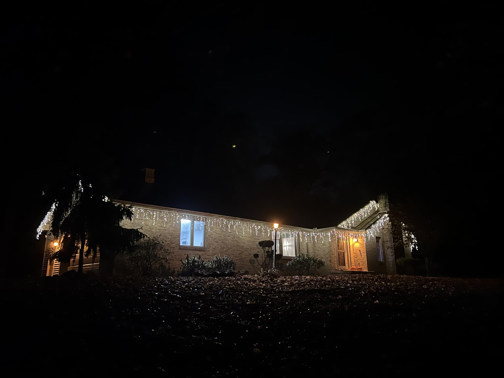 Toodour Christmas Icicle Lights Outdoor, 360 LED 29.5ft 8 Modes Fairy Icicle String Light with 60 Drops, LED Christmas Lights Twinkle for Holiday, Party, Wedding, Eaves, Xmas Decorations (Warm White) customer photo 1