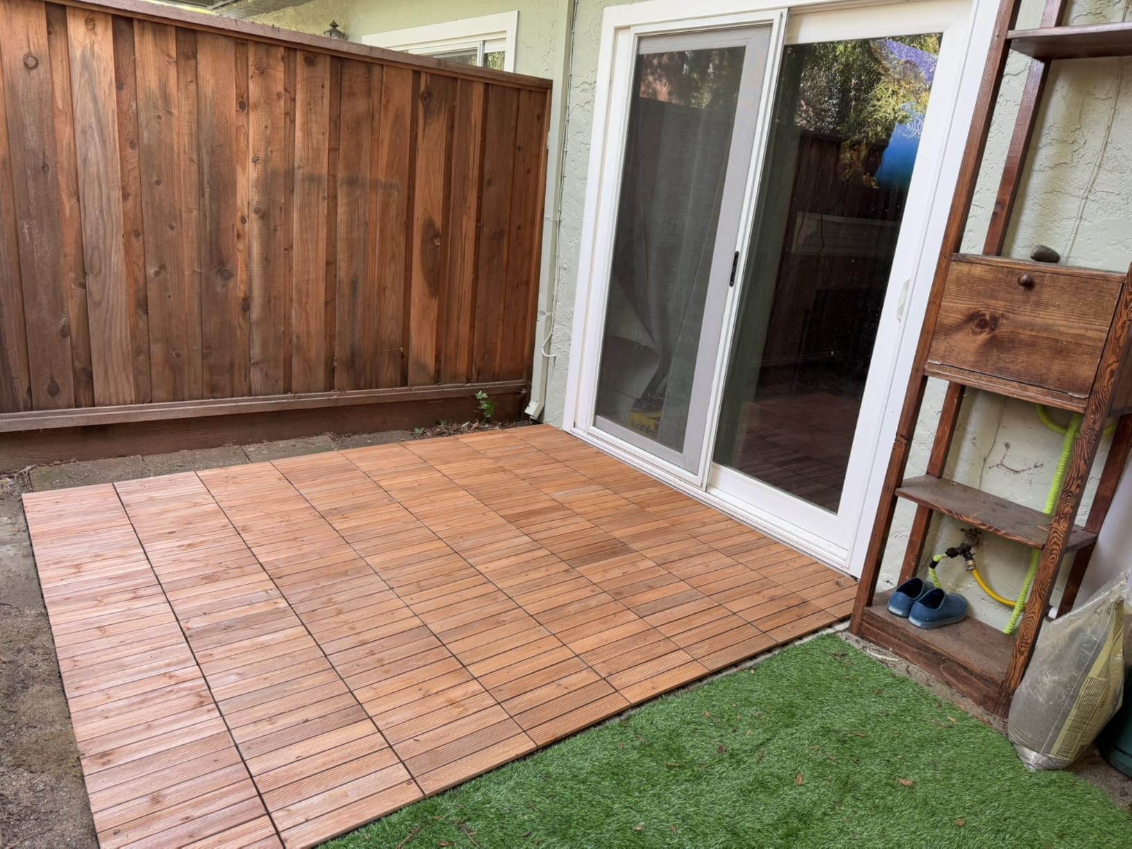 Yaheetech 27PCS Interlocking Deck Tiles Outdoor Patio Floor, Black customer photo 2