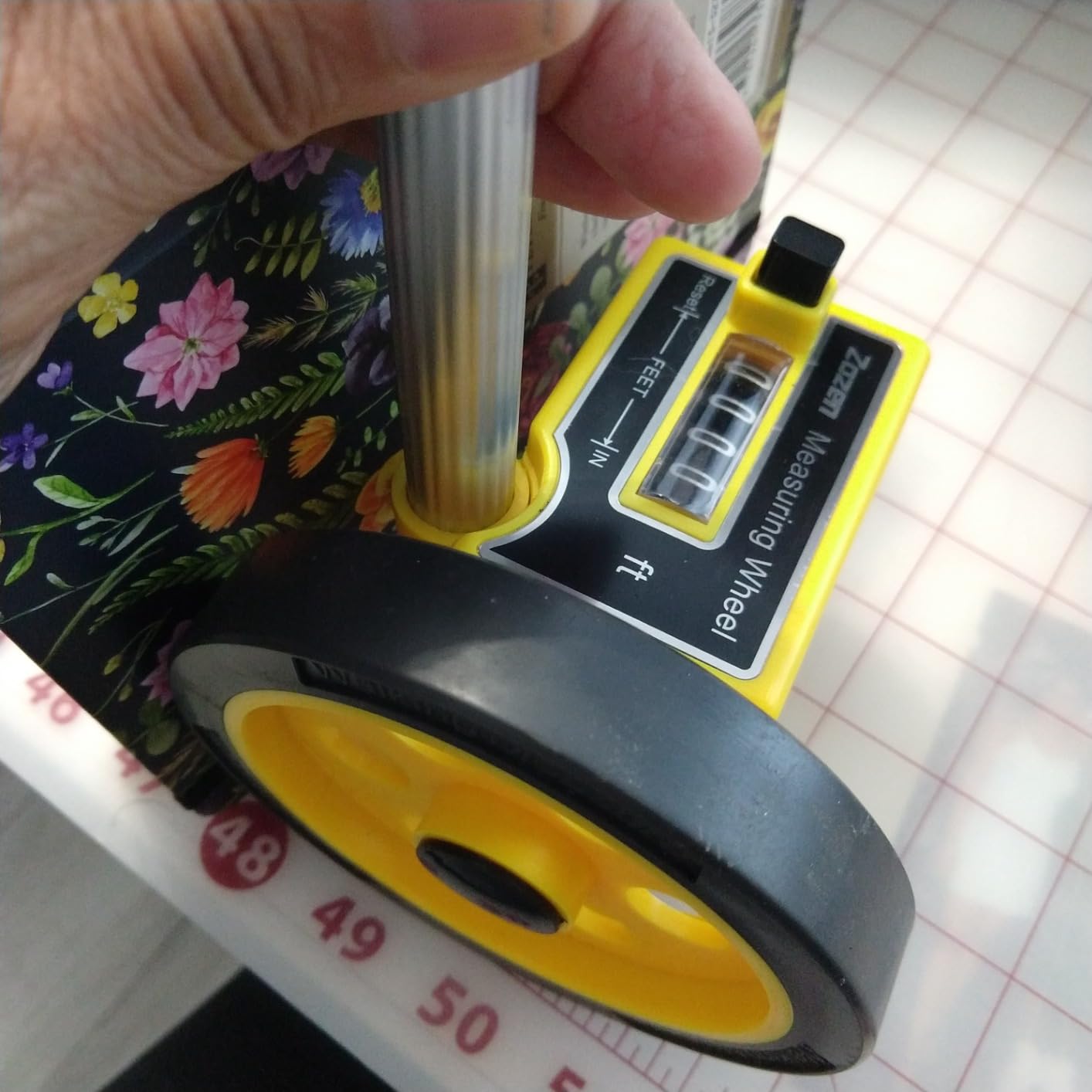 Zozen 4-Inch Measuring Wheel in Feet and Inches, One-Key to Reset | Telescopic Up to 40in, Measurement Max 9,999 Ft, Mechanical, Portable Carrying Bag, Distance Measure Wheel Adapt Various Road customer photo 1