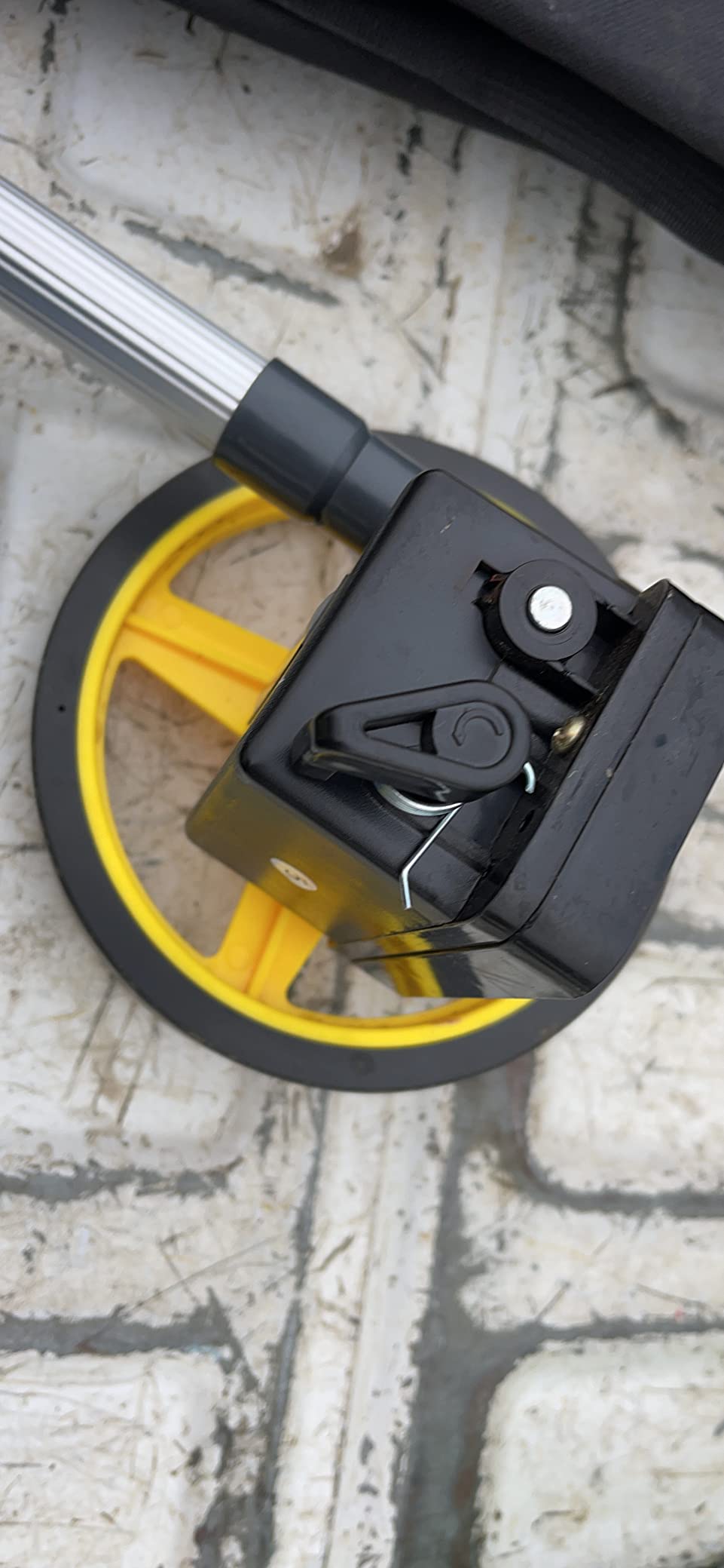 Zozen 6-Inch Measuring Wheel in Feet and Inches, Telescopic Handle, Yellow | One-Key Reset, Starting Point Arrow, Portable with Carrying Bag, Mechanical Measure Wheel Max 9,999 Ft, Adapt Various Roads customer photo 2