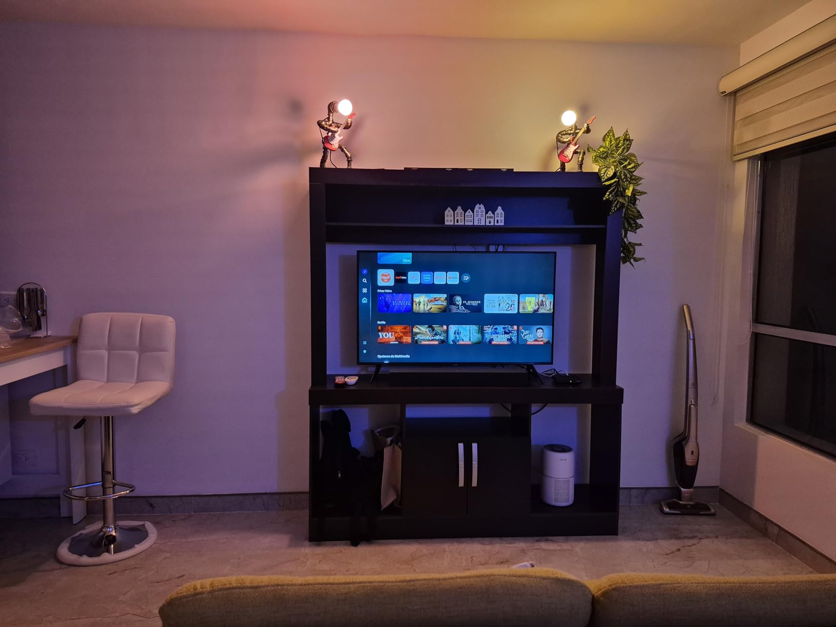 Philips Hue White and Color Ambiance Base Lumen (60W) Smart Button Starter Kit, 16 Millions Colors, Works with Amazon Alexa, Google Assistant, Apple HomeKit customer photo 2