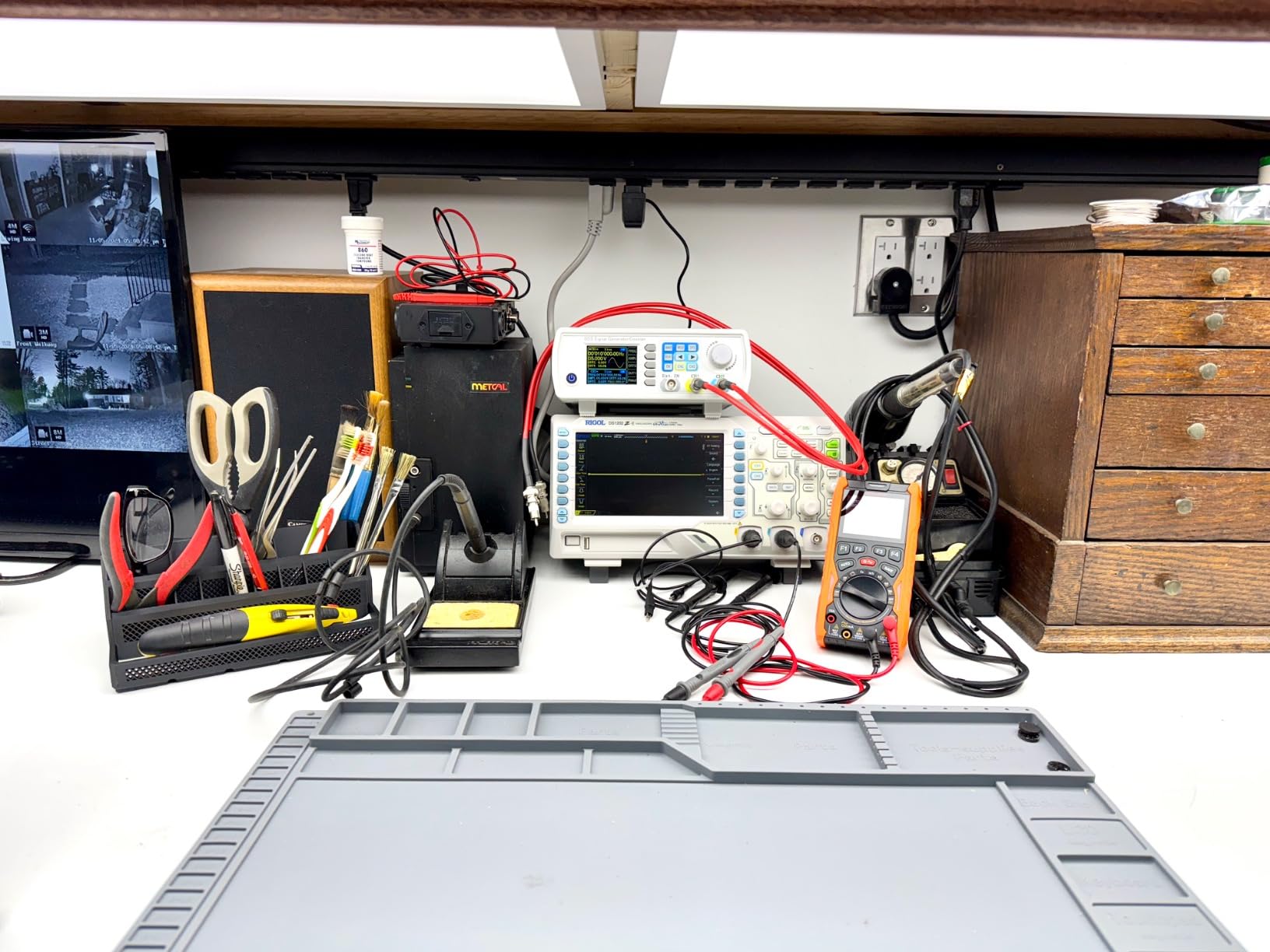 RIGOL DS1202Z-E Digital Oscilloscope, 200MHz, 2 Channel, 1GSa/s Sampling | Ideal for students & hobbyists, 1GSa/s real-time sample rate, 24Mpts memory depth, professional desktop lab design customer photo 2
