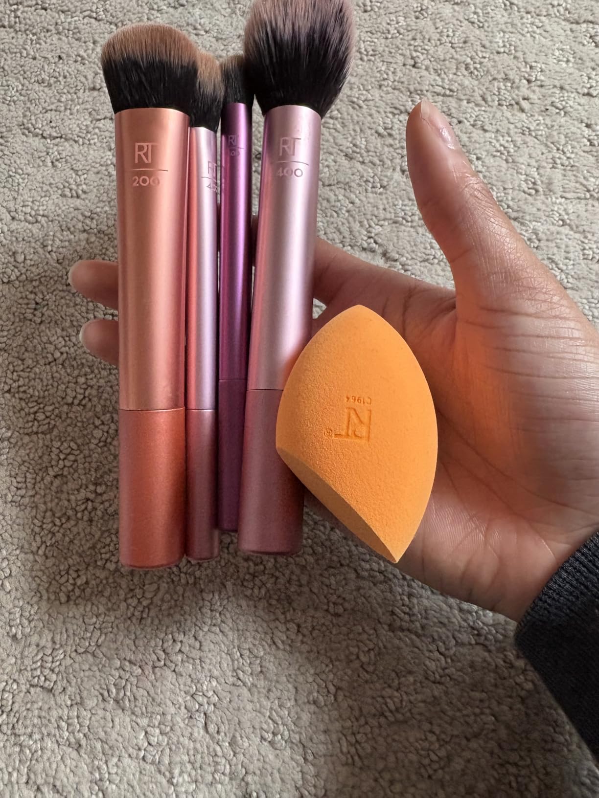 Real Techniques 6 Piece Everyday Essentials Makeup Brush Set, Includes 4 Brushes & 2 Makeup Sponges for Foundation, Blush, Bronzer, Contour, Eyeshadow & Powder, Travel Gift Set, Cruelty-Free & Vegan customer photo 1