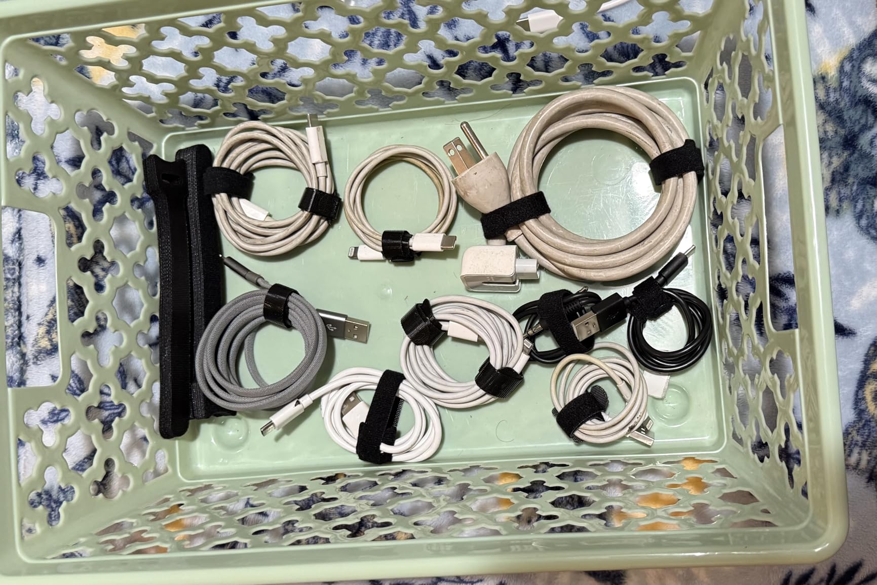 Nettbe 60 PCS 6 Inches Reusable Cable Ties, Adjustable Cord Straps Wire Organizer Cord Wrap and Hook Loop Cable Management customer photo 1