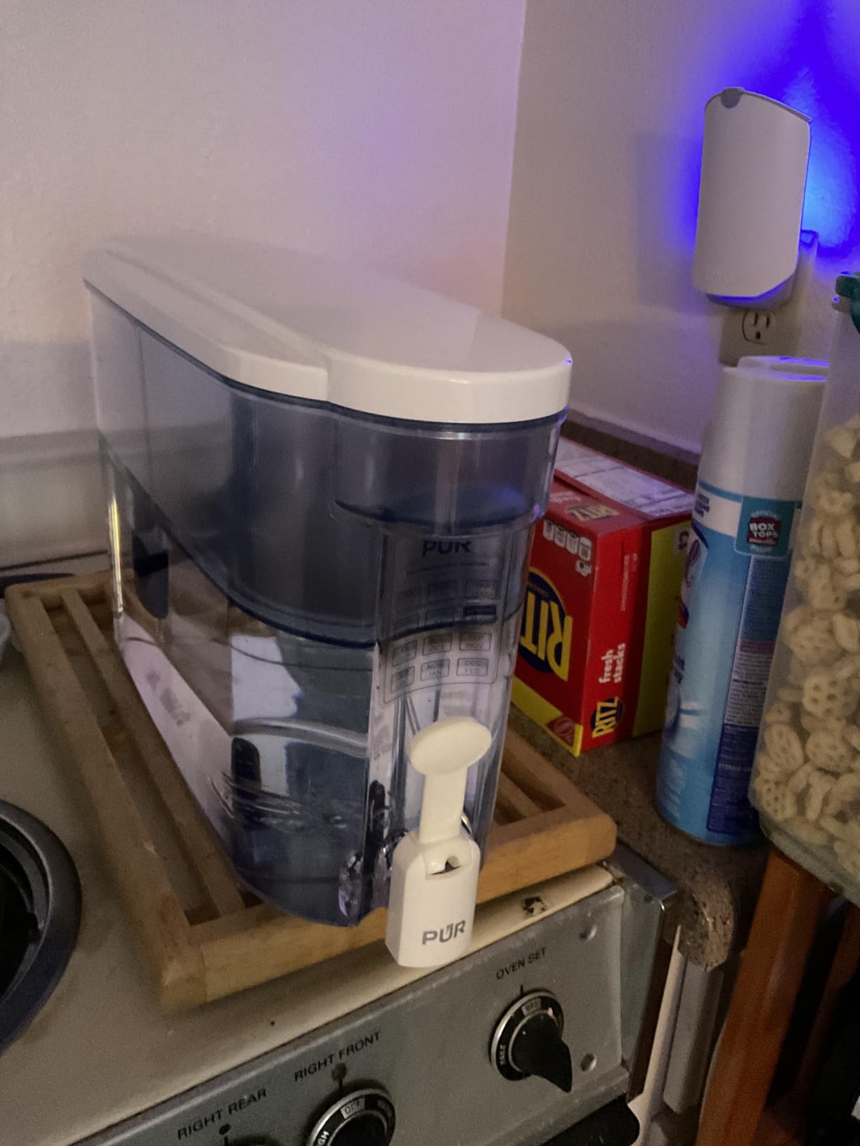 PUR 30-Cup Countertop Water Filter Dispenser, White/Blue, DS1800Z | 2-in-1 filtration, includes cartridge, lasts 40 gallons or 2 months, dishwasher safe customer photo 2