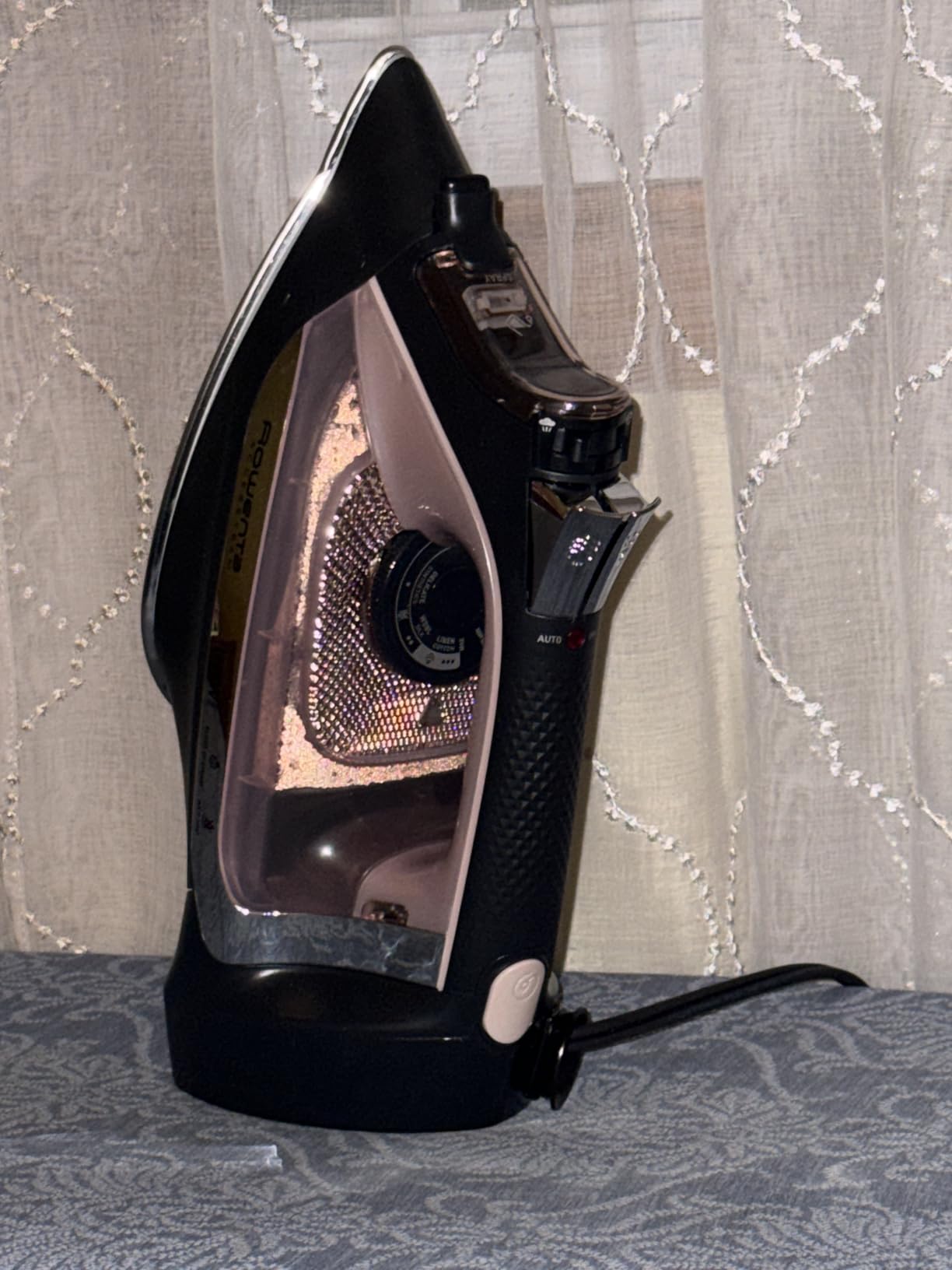 Rowenta AccessSteam Cordreel Steam Iron for Clothes, Anti-Drip Protection, Clothes Iron with Steamer, DW2459U1 customer photo 2