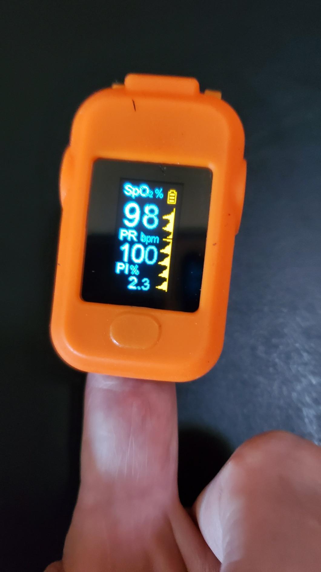 Pulse Oximeter,OLED Display Oxygen Monitor Fingertip,Blood Oxygen Saturation Monitor(SpO2) with Carrying Case,Silicone Cover customer photo 2