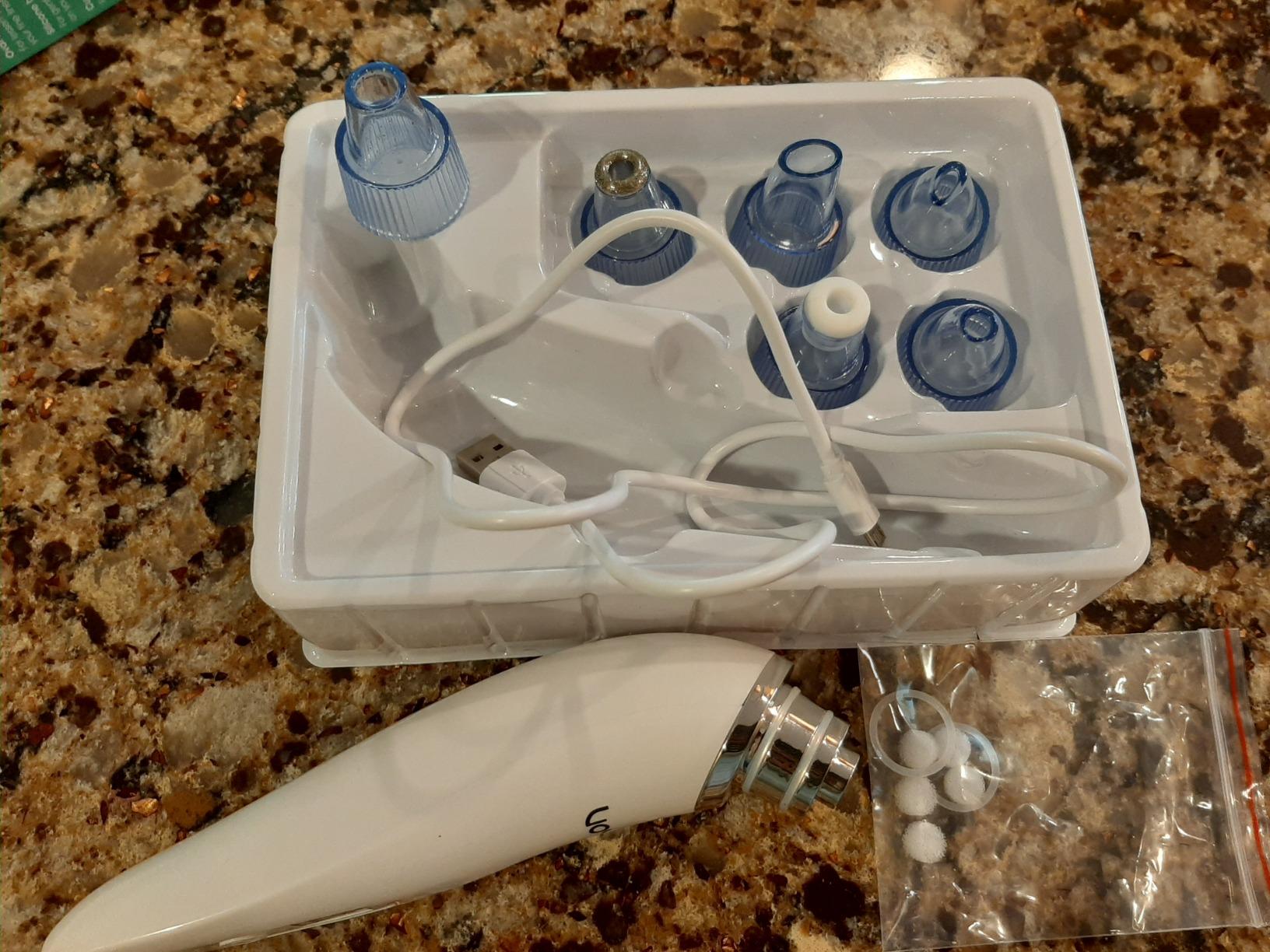 VOYOR Blackhead Remover with 5 Suction Levels, Pore Vacuum for Men & Women | 6 Heads, LCD Display, Rechargeable Blackhead Vacuum with Microcrystalline Head, Pore Cleaner Tool for Comedone Removal, BR510 customer photo 1