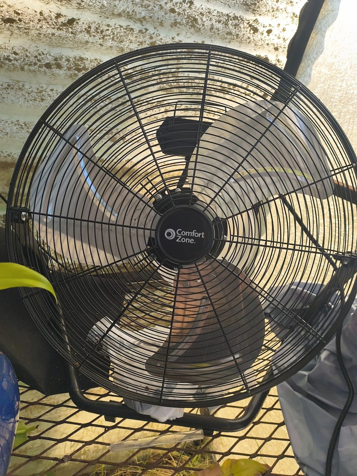 Comfort Zone 20-Inch High-Velocity Industrial Floor Fan, Heavy-Duty 3-Speed Metal Shop Fan with 180° Adjustable Tilt & Carry Handle, Quiet Vibration-Free Cooling for Garage, Workshop, & Home customer photo 2