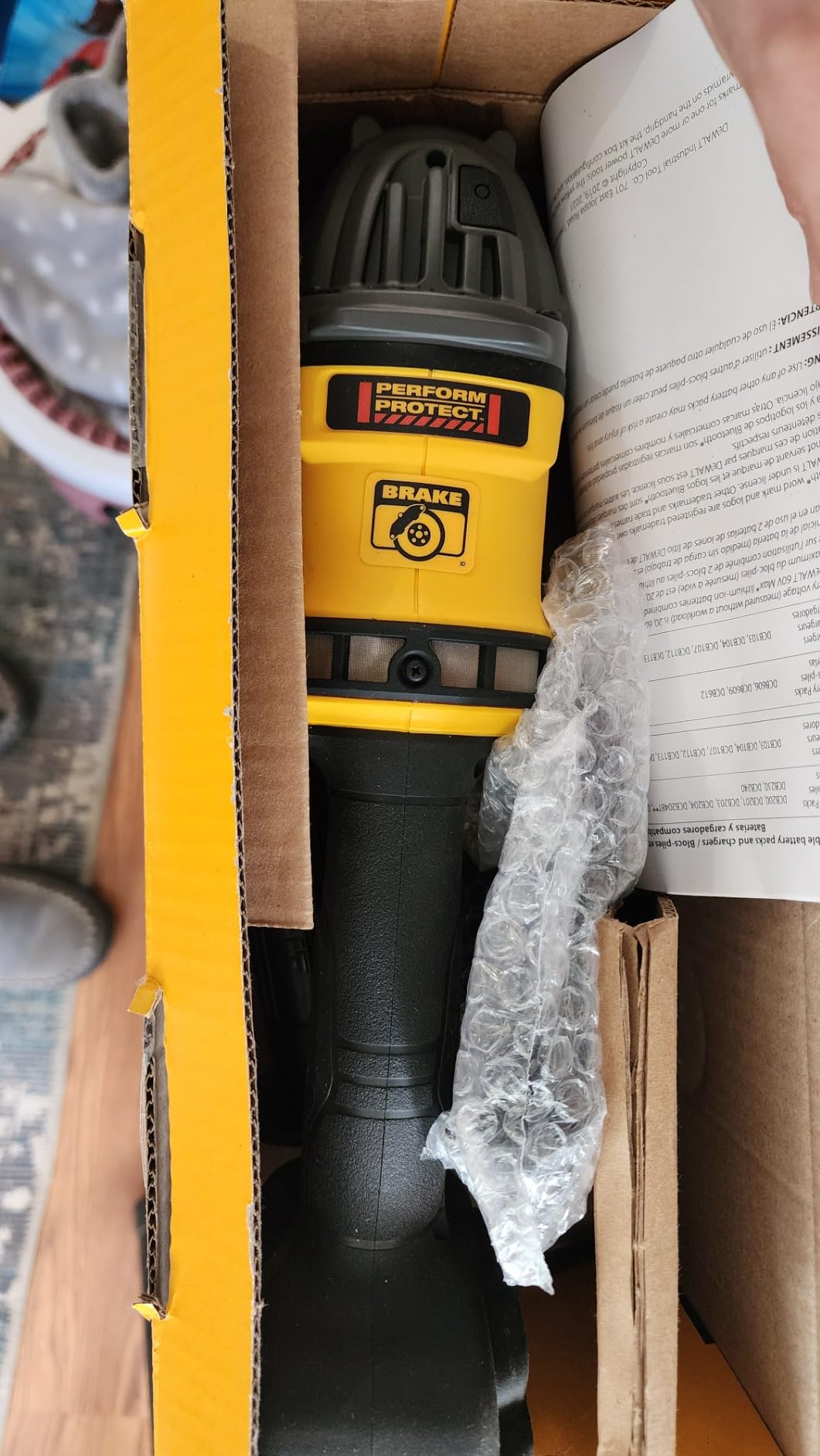 DEWALT FLEXVOLT 60V MAX* Angle Grinder with Kickback Brake, 4-1/2-Inch to 6-Inch, Tool Only (DCG418B) customer photo 2
