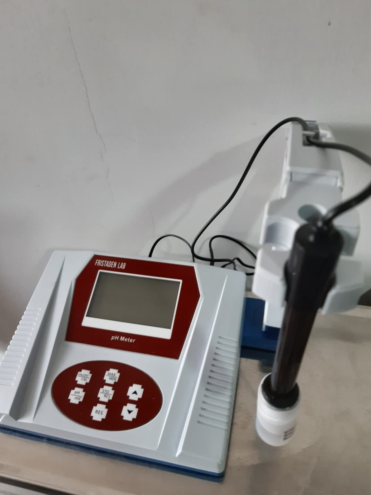 Fristaden Lab pH Meter for Water, Wine & Hydroponics | Buffers Included | Fristaden Lab Benchtop pH Meter | USA Company | (Standard Lab Electrode) customer photo 2