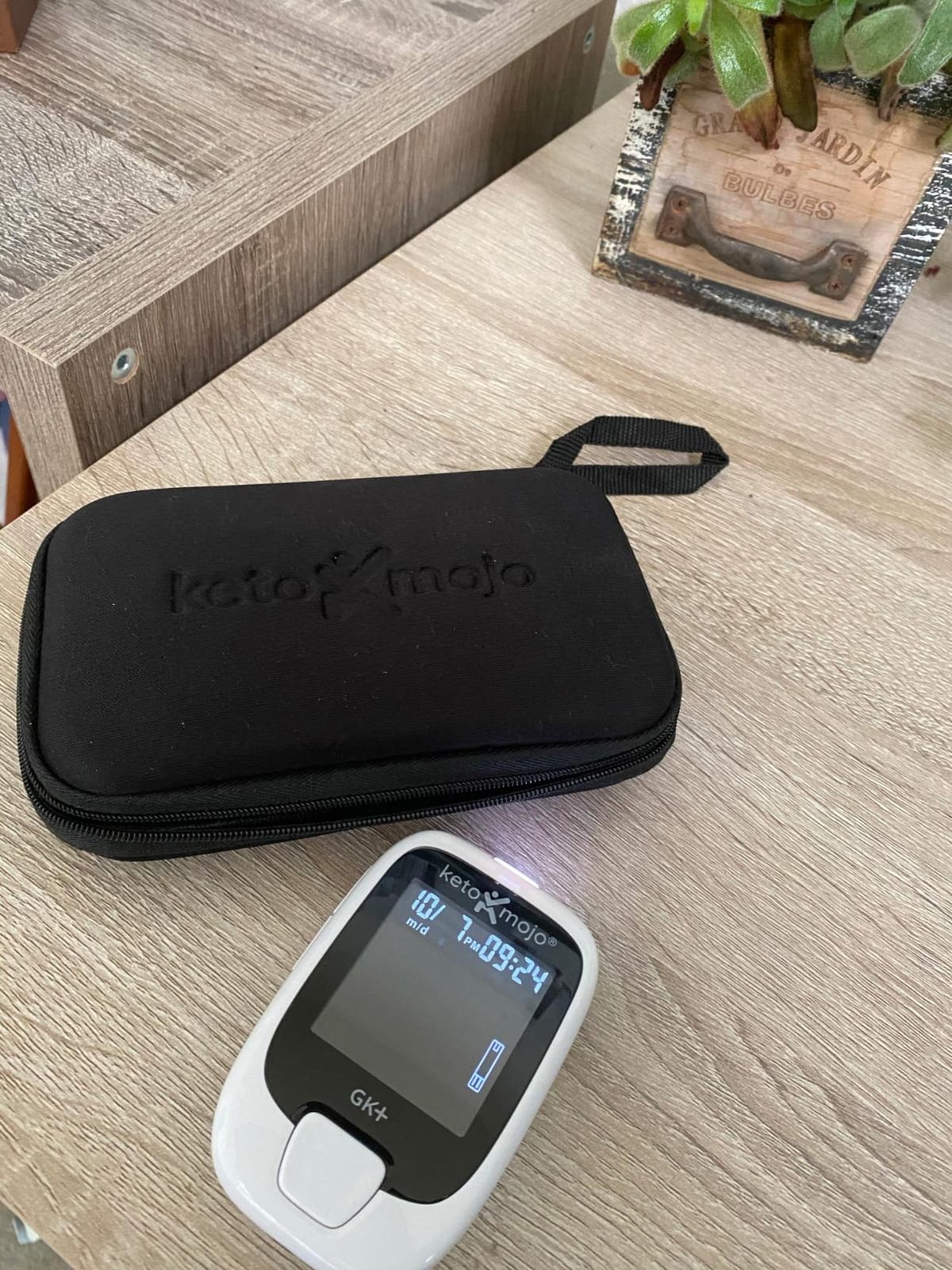 KETO-MOJO GK+ Glucose & Ketone Meter, Keto Diabetes Fasting | Bluetooth sync, Free MyMojoHealth app, 10 glucose + 10 ketone strips, Lancing device, Lancets, Control solutions, Travel case customer photo 1