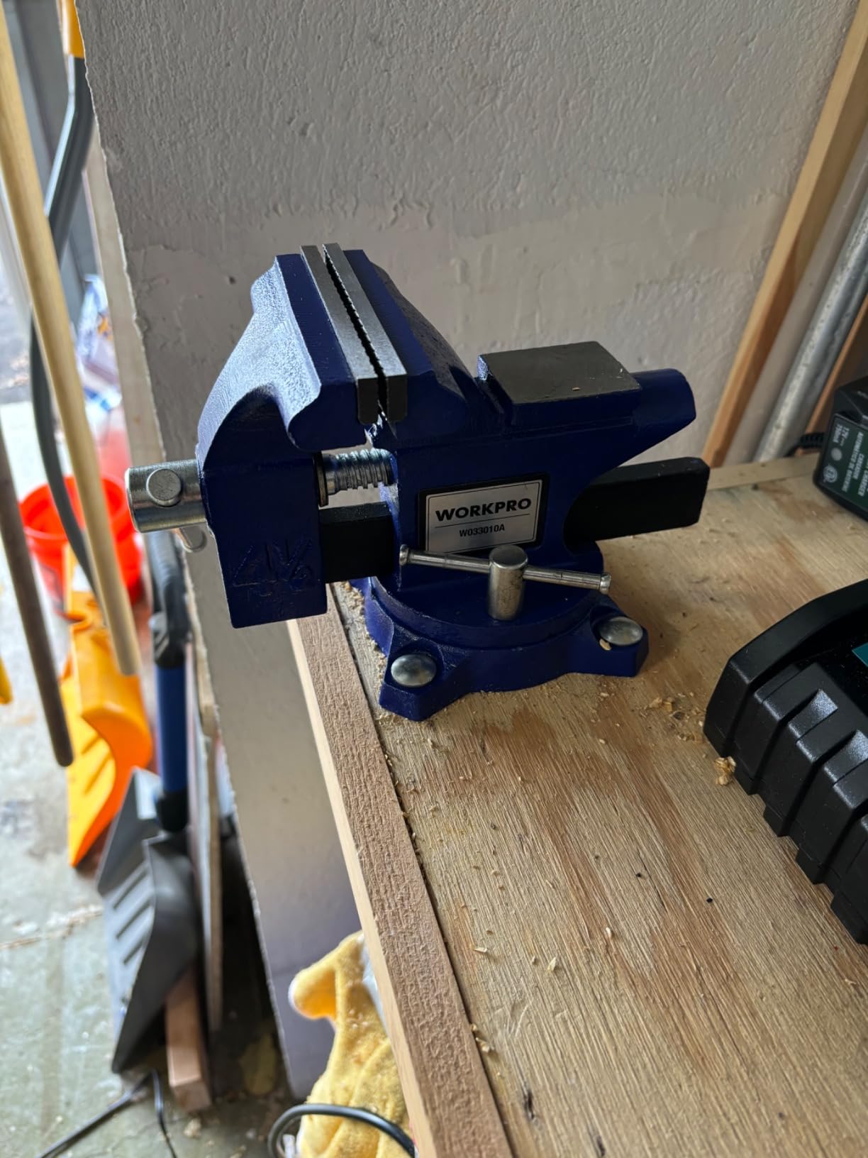 WORKPRO Bench Vise, 4-1/2