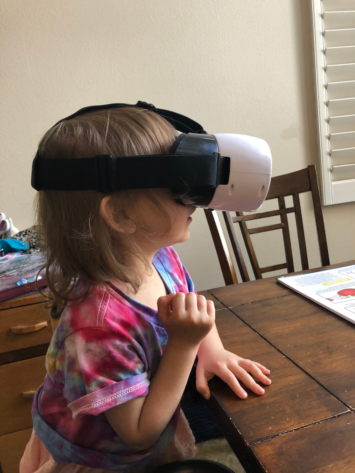 Abacus Brands Bill Nye's VR Science Kit - Kids STEM Set, Gift Ages 8-12 | 30 Hands-on Experiments, 50-Piece Activity Lab, 80-pg Interactive Book, Virtual Reality Goggles Incl., Chemistry & Physics customer photo 1