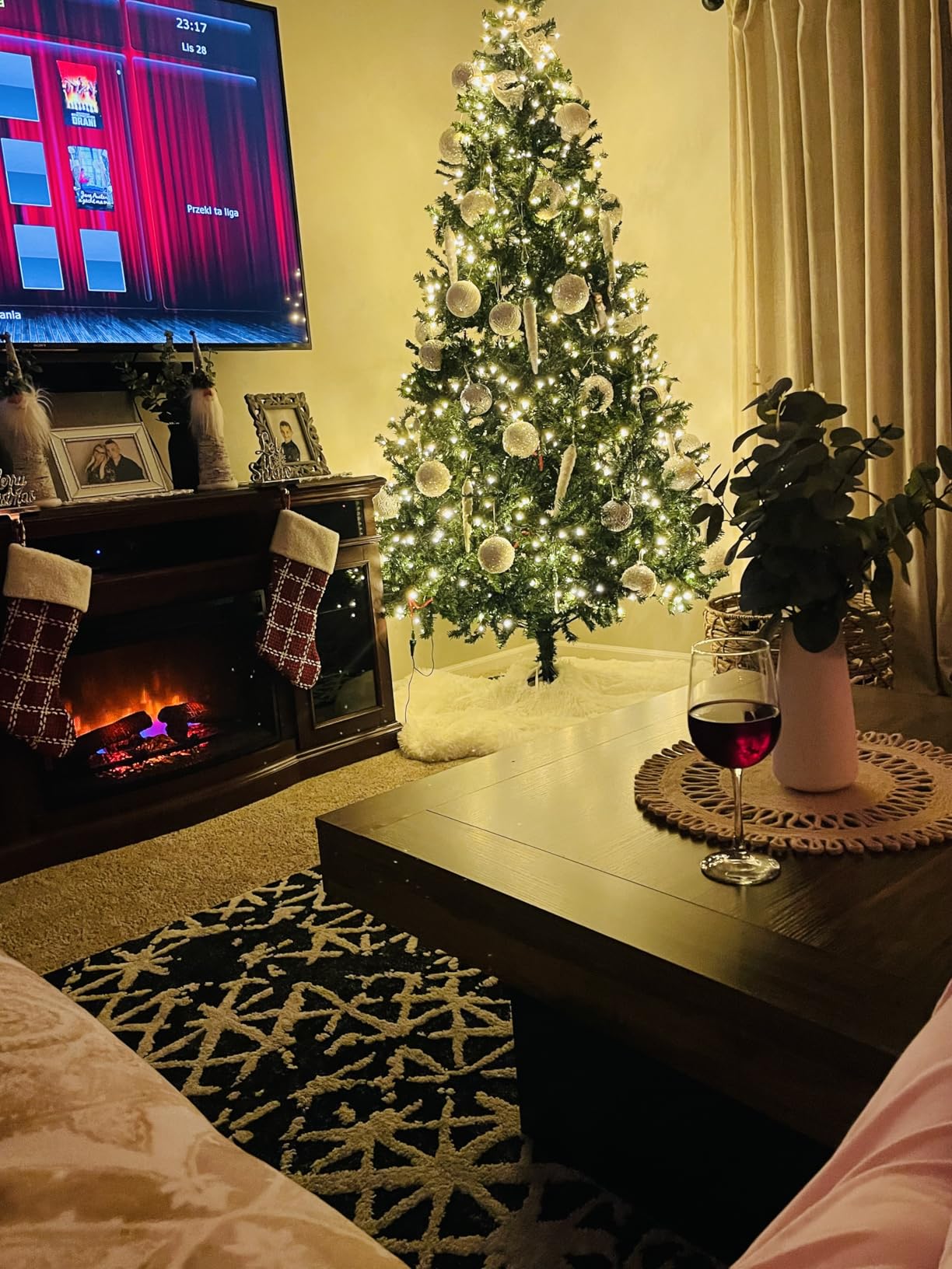 Yaheetech 9ft Pre-lit Christmas Tree with 850 Warm White Lights, Green | Prelighted Spruce Christmas Tree for Home Party Decoration with 850 Warm White Lights and 2160 Branch Tips, Foldable Stand customer photo 2