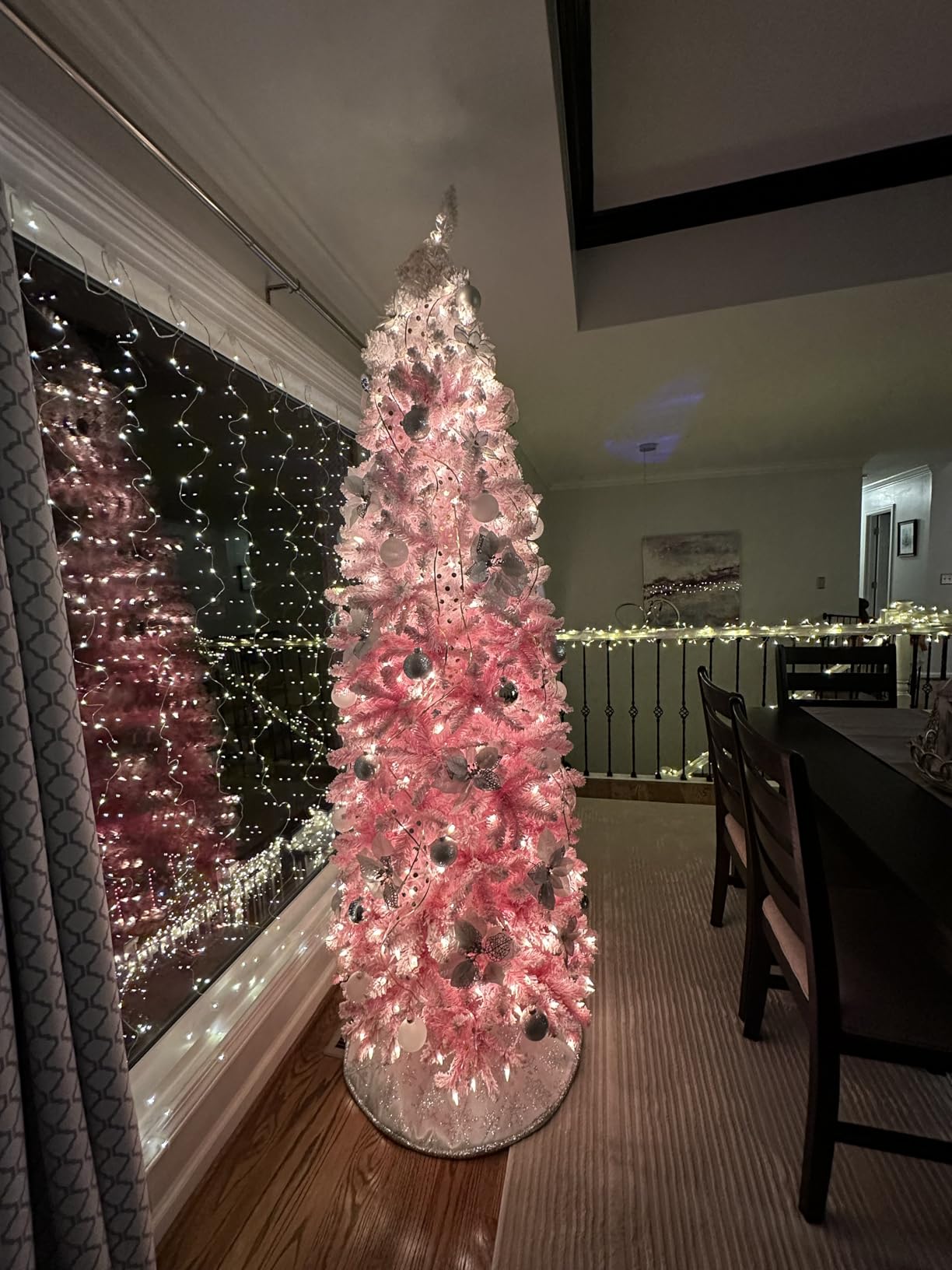 Yaheetech 7.5ft Pre-lit Pencil Artificial Christmas Tree, Green customer photo 2