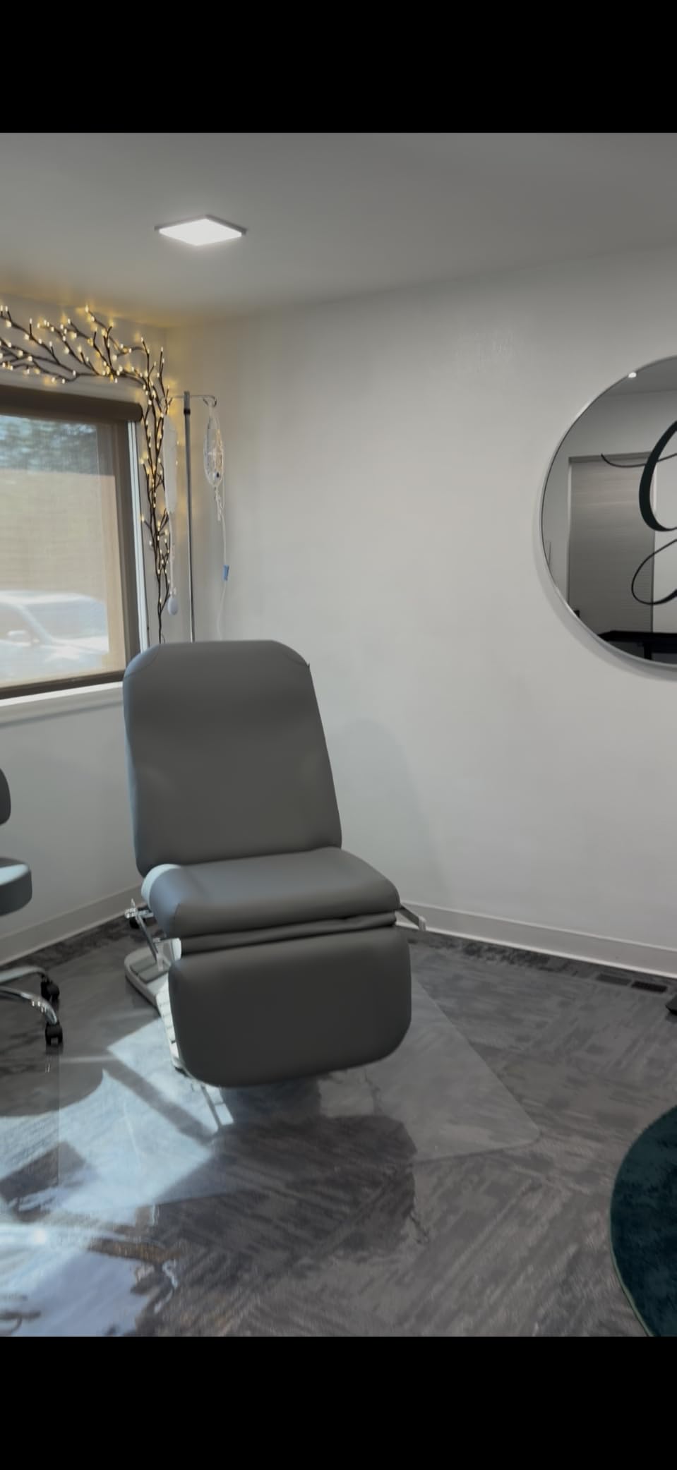 SKINACT Kana Electric Spa Treatment Table with Swivel, Stirrups Included, 4-Motor Facial Bed & Treatment Chair, Electric Height, Backrest, Leg Rest & Seat Tilt, 400 lb Capacity, Gray customer photo 1