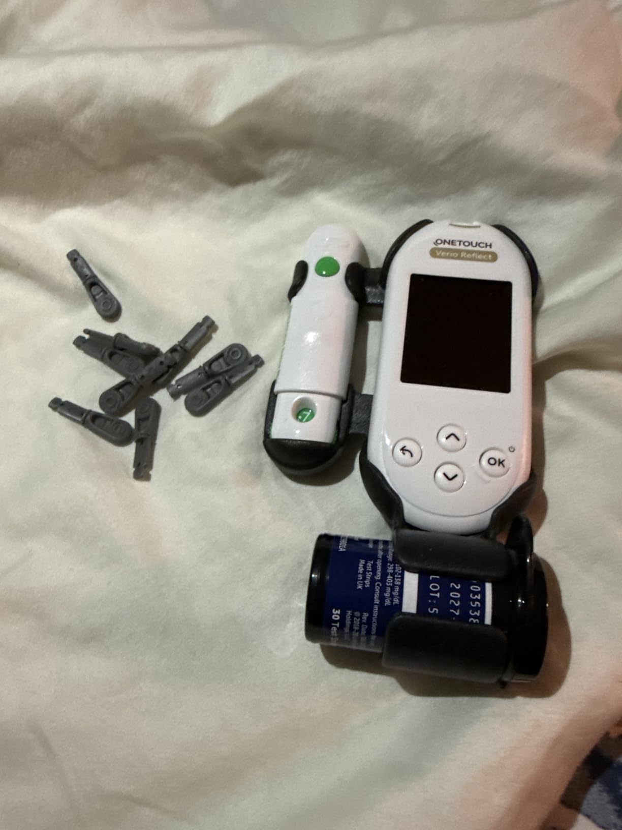 OneTouch Verio Test Kit with Meter, Lancets, Lancing Device and Test Strips | Complete Blood Sugar Kit, Verio Reflect Blood Glucose Meter, Lancing Device, 30 Lancets & 30 Test Strips customer photo 2