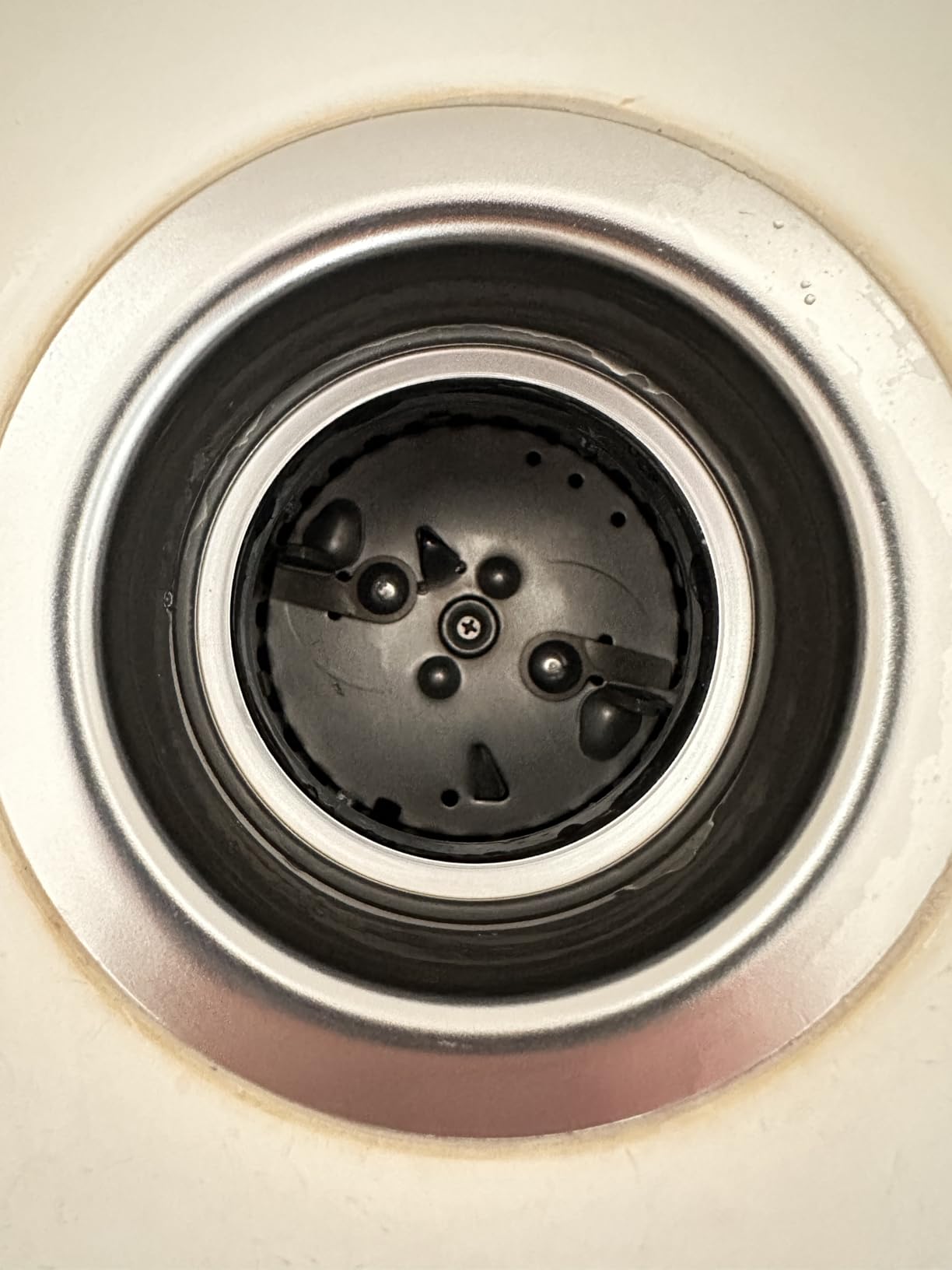Frigidaire FF05DISPC1 1/2 HP Corded Garbage Disposal for Kitchen Sinks customer photo 1